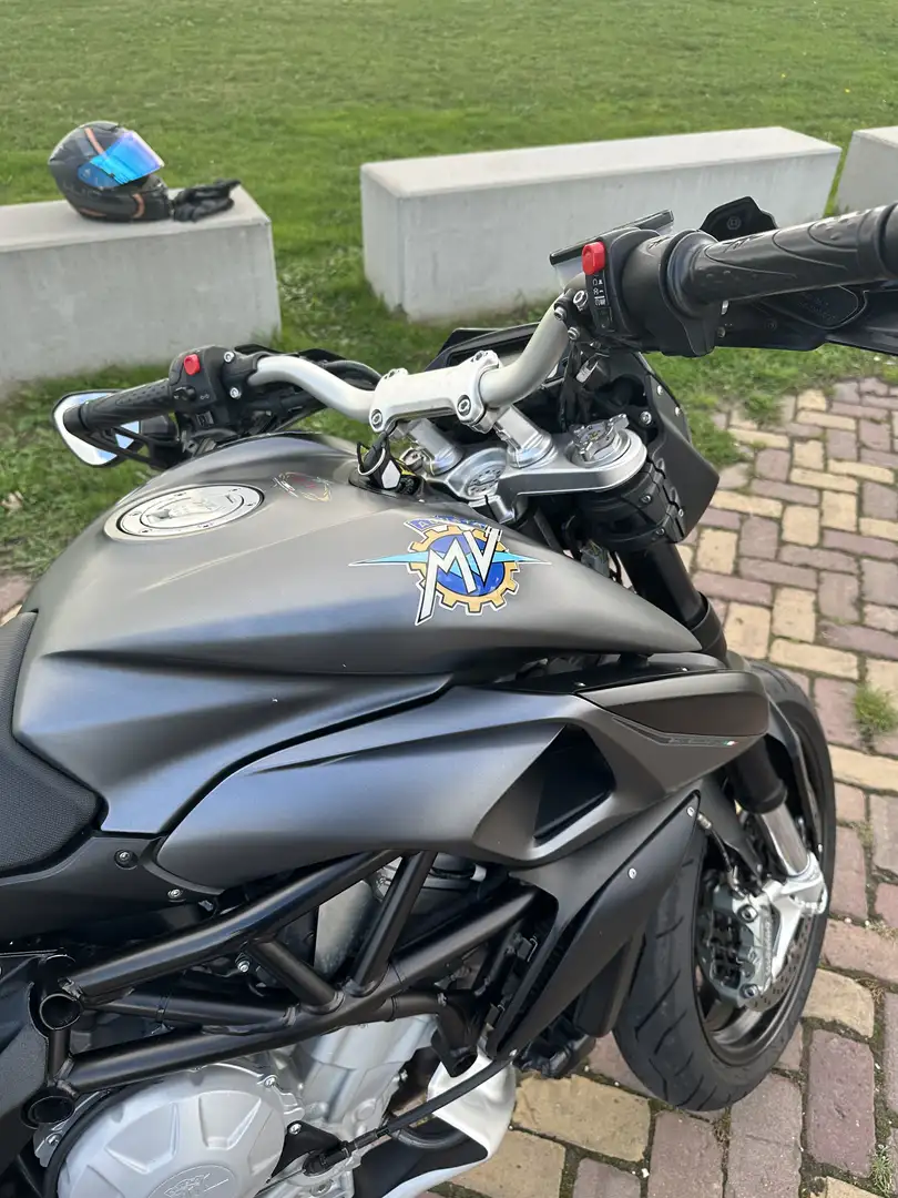 MV Agusta Rivale 800 Grijs - 2