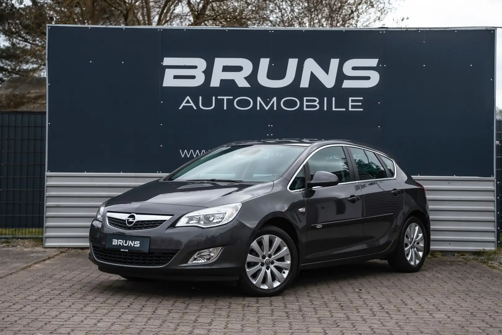 Opel Astra J Lim. 1.4 5-türig Cosmo NAVI Parkpilot Grau - 1
