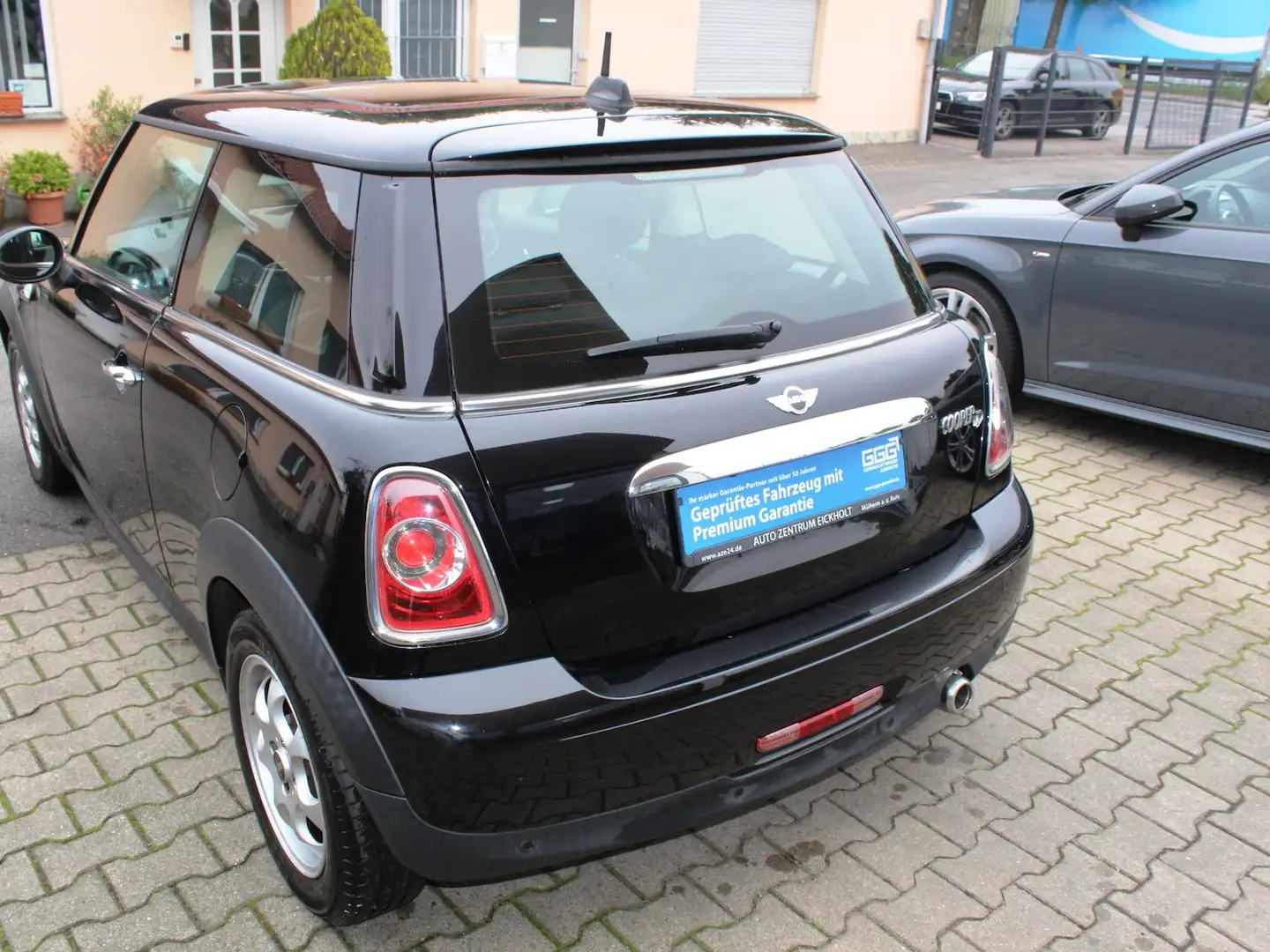 MINI Cooper D 1.6 D Panorama Navigation S & W Räder Schwarz - 2