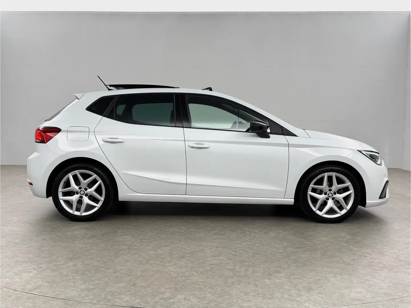 SEAT Ibiza 1.0 TSI FR Pano Beats Camera Carplay Clima Cruise Weiß - 2
