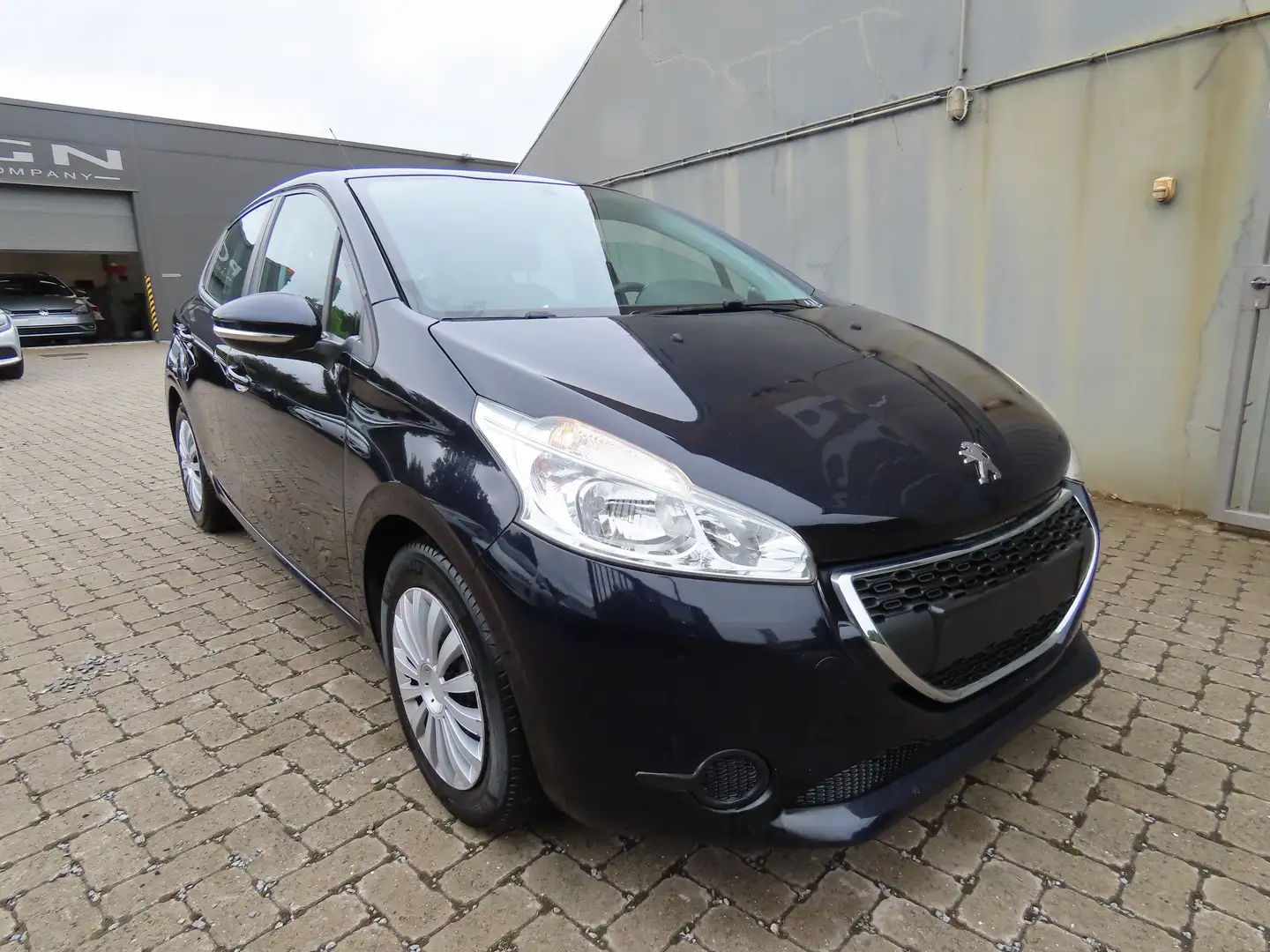 Peugeot 208 1.2i Active Blauw - 1
