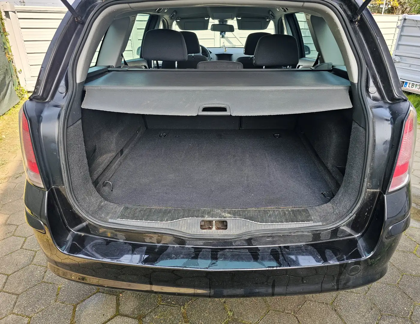 Opel Astra 1,7 CDTI Caravan Schwarz - 2