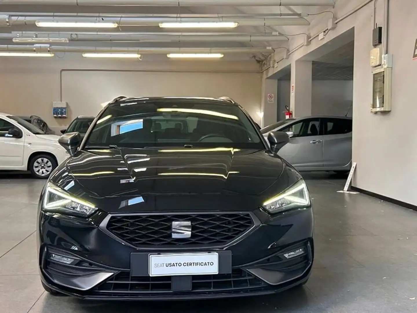 SEAT Leon Sportstourer 2.0 TDI 150 CV DSG FR Nero - 2