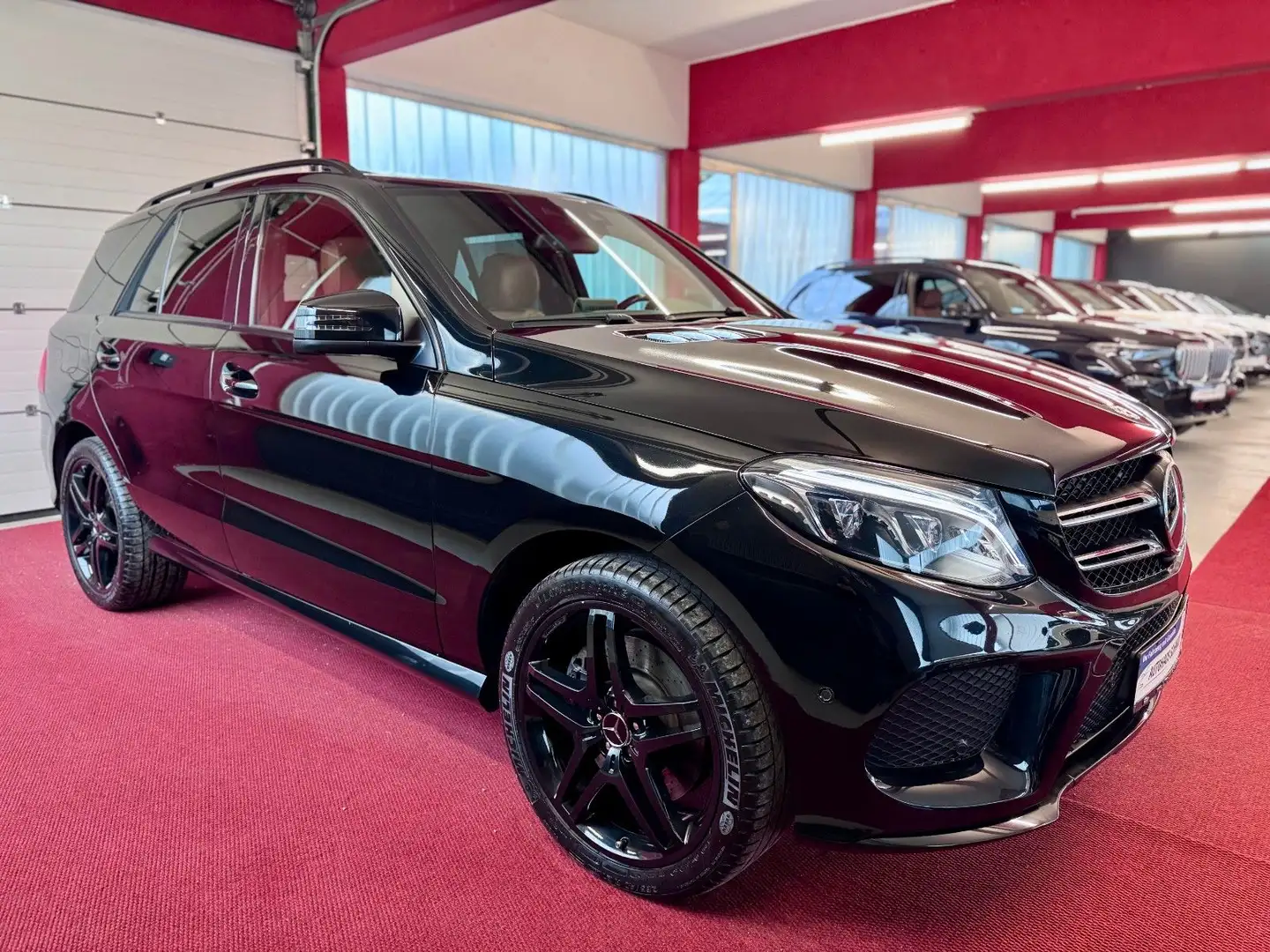 Mercedes-Benz GLE 500 AMG Night Distronic Airmatic AHK Masage Černá - 2