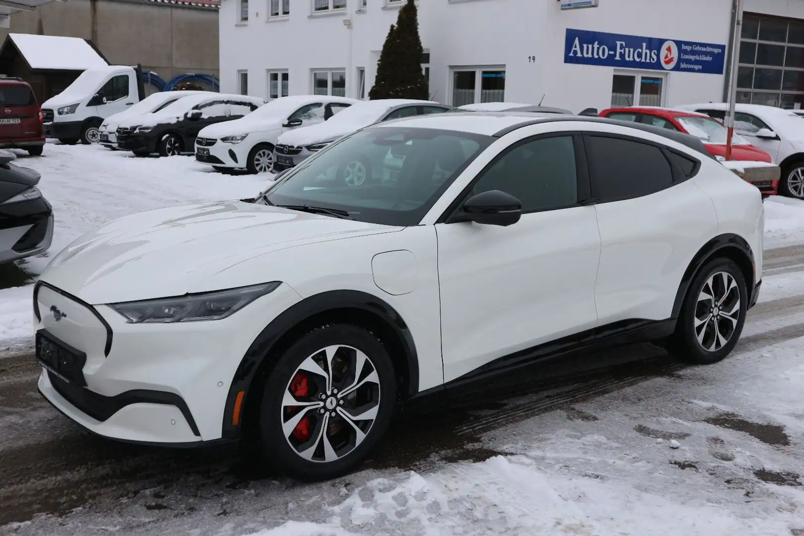 Ford Mustang Mach-E Premium Extended Range 99kWh RWD Blanc - 1