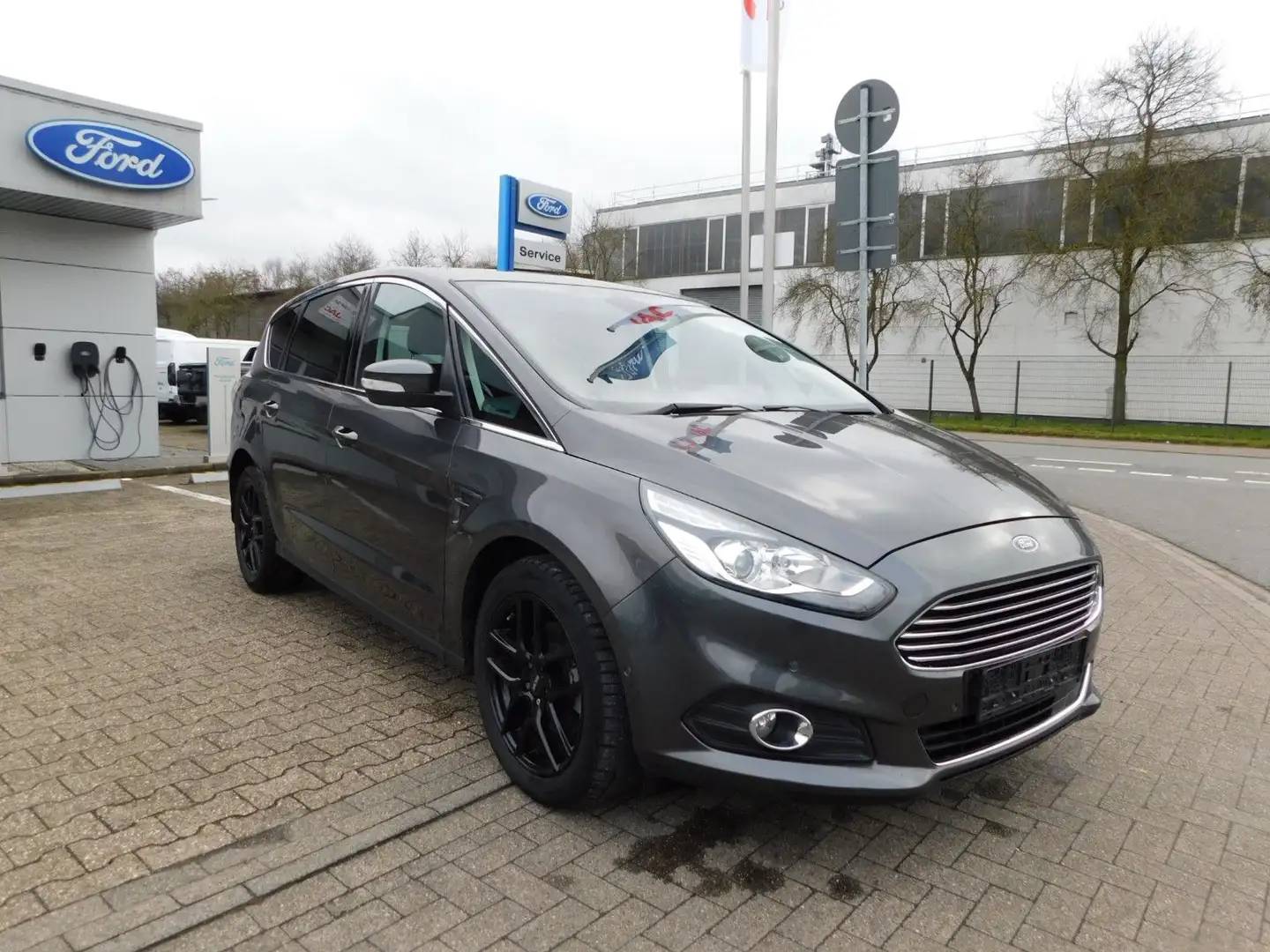 Ford S-Max S-MAX Titanium Automatik 7 Sitze Grau - 1