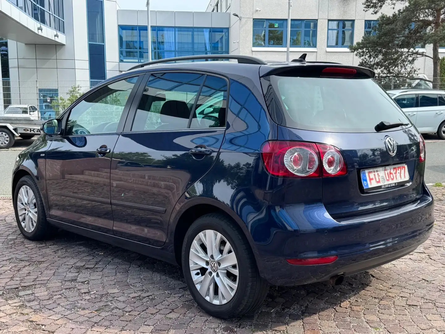 Volkswagen Golf Plus VI 77 kw Life Navi Klimatr PDC Kam 1Ha Blauw - 2