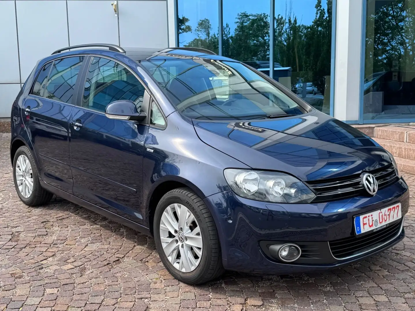 Volkswagen Golf Plus VI 77 kw Life Navi Klimatr PDC Kam 1Ha Blauw - 1