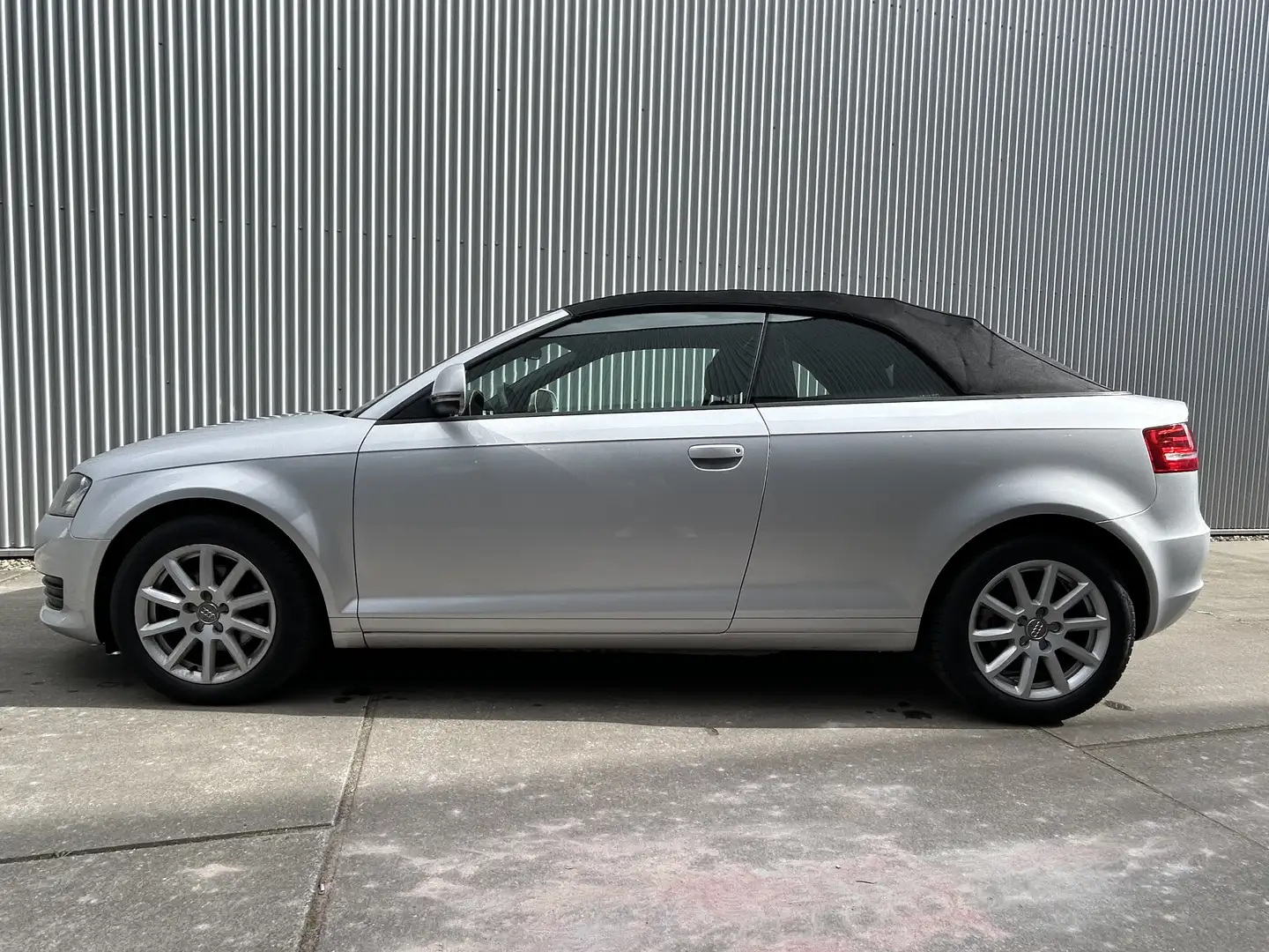Audi A3 1.8 TFSI Attr.Pro L Grijs - 2
