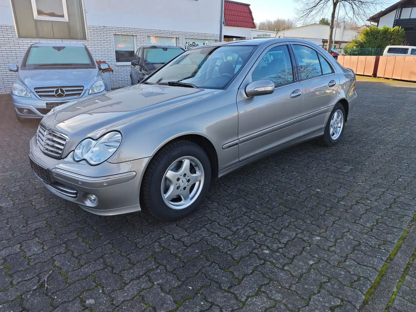 Mercedes-Benz C 180 ELEGANCE, Navi, Bluetooth, Wartung neu Silber - 1