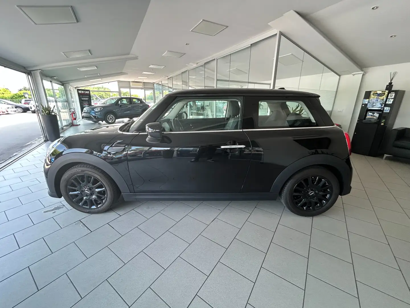 MINI Cooper 1.5 Cooper Classic 3p LED Nero - 2