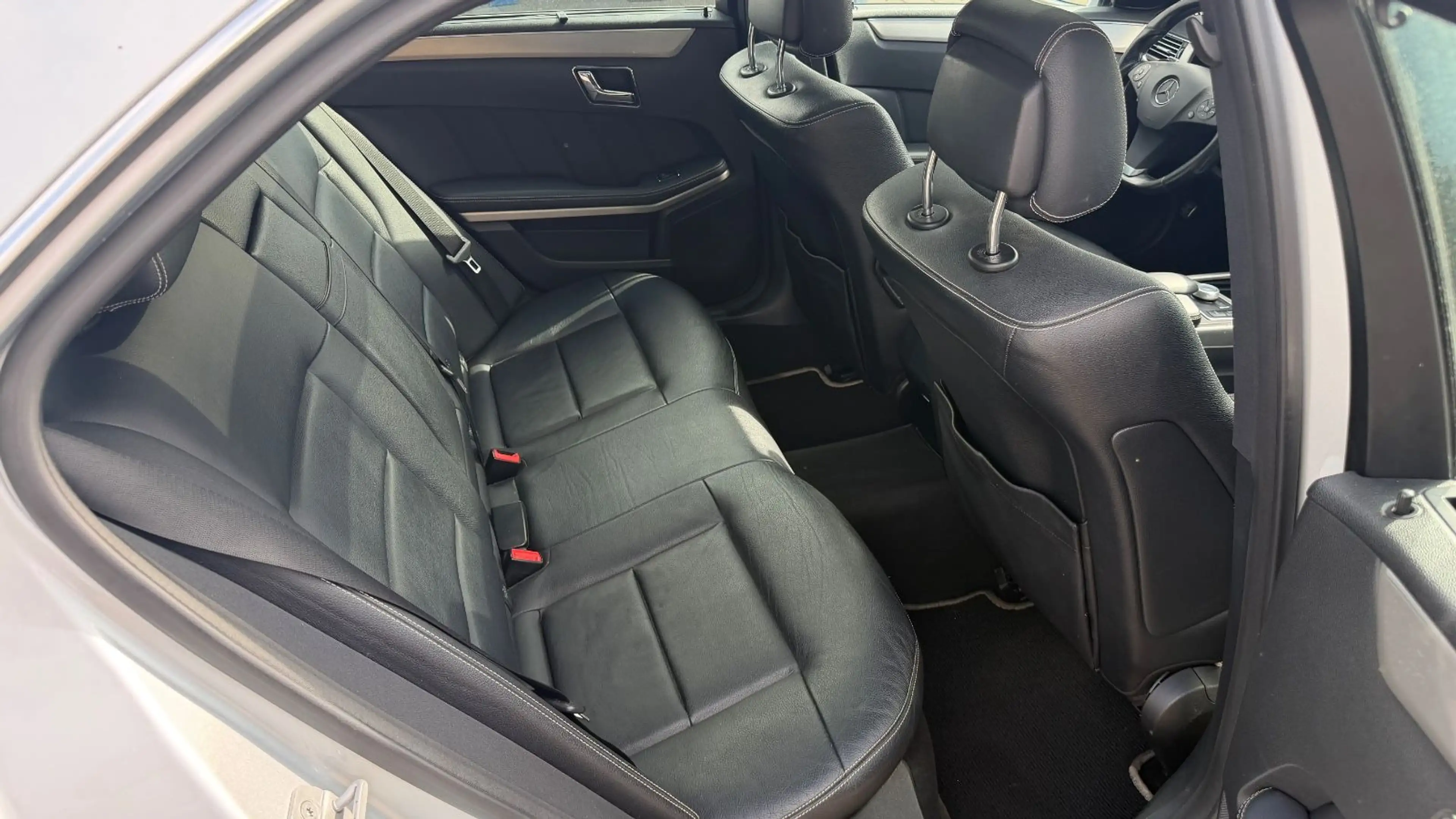 Mercedes-Benz E 350 CDI 4Matic AMG Line Avantgarde — photo 12