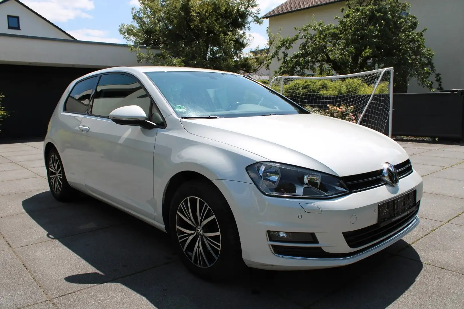 Volkswagen Golf VII Lim. Allstar *TEMPO/KLIMA/SHZ/APPLECAR* Weiß - 2