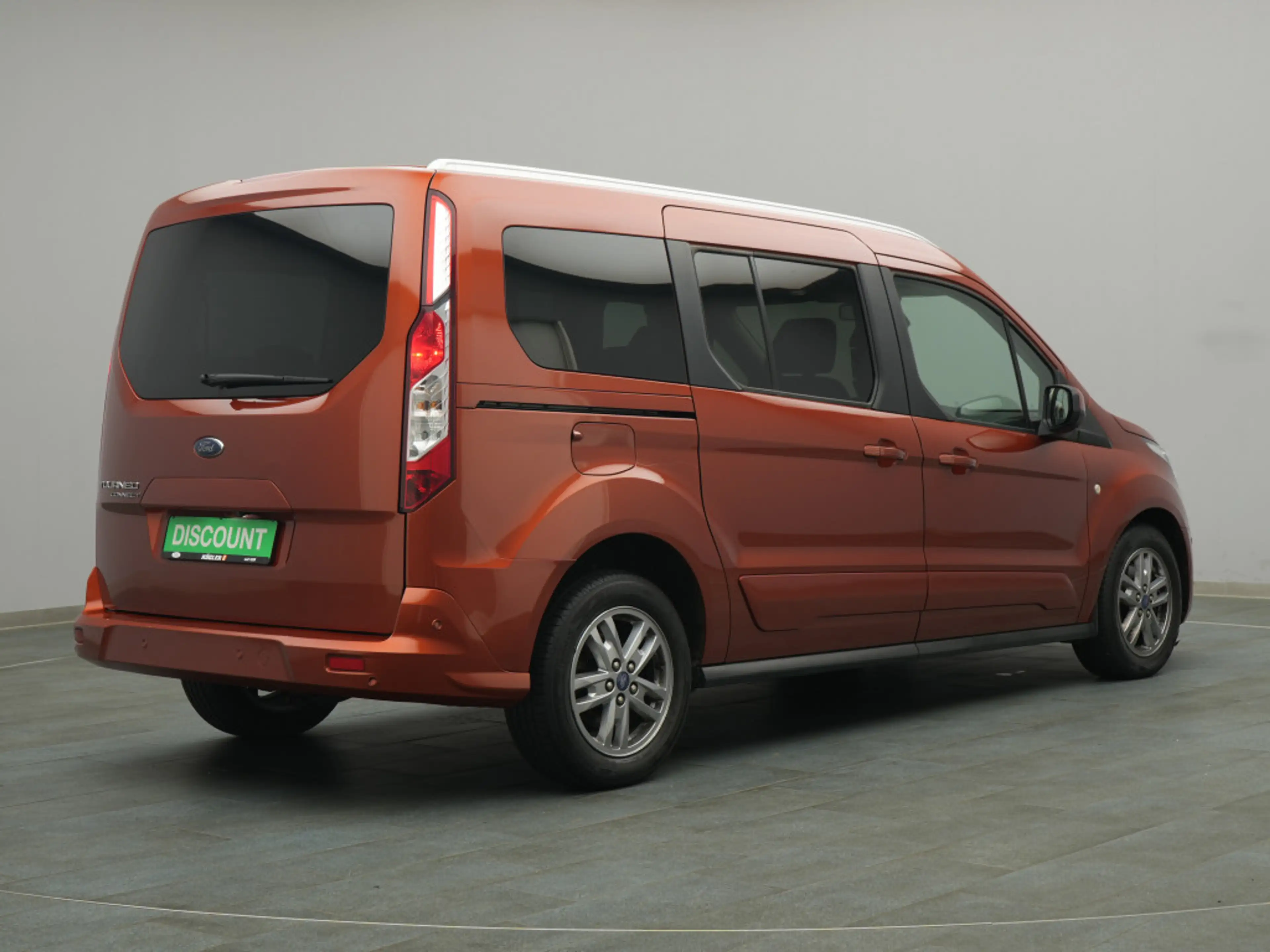 Ford Tourneo Grand Connect Titanium 120PS — photo 4