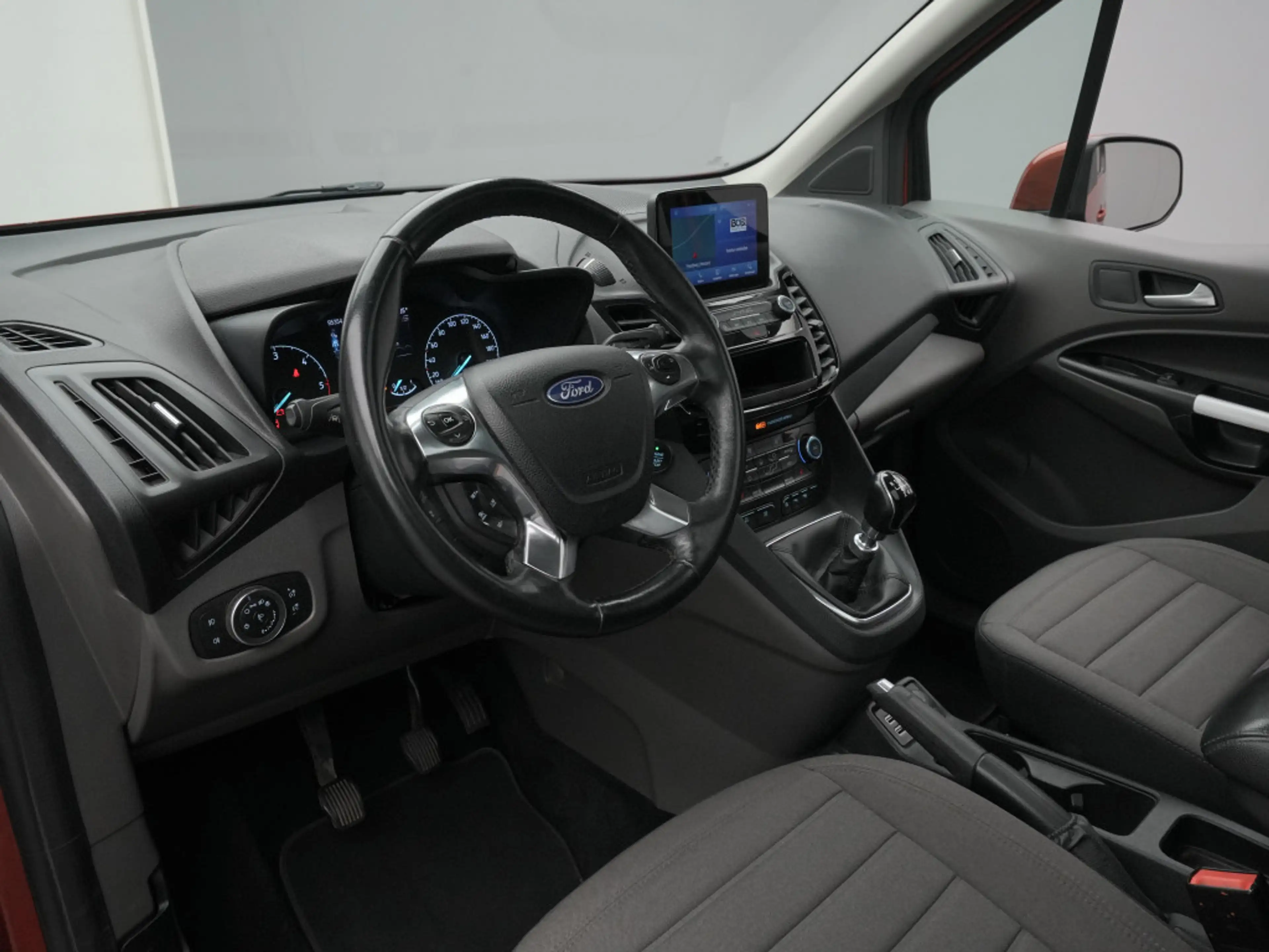 Ford Tourneo Grand Connect Titanium 120PS — photo 10