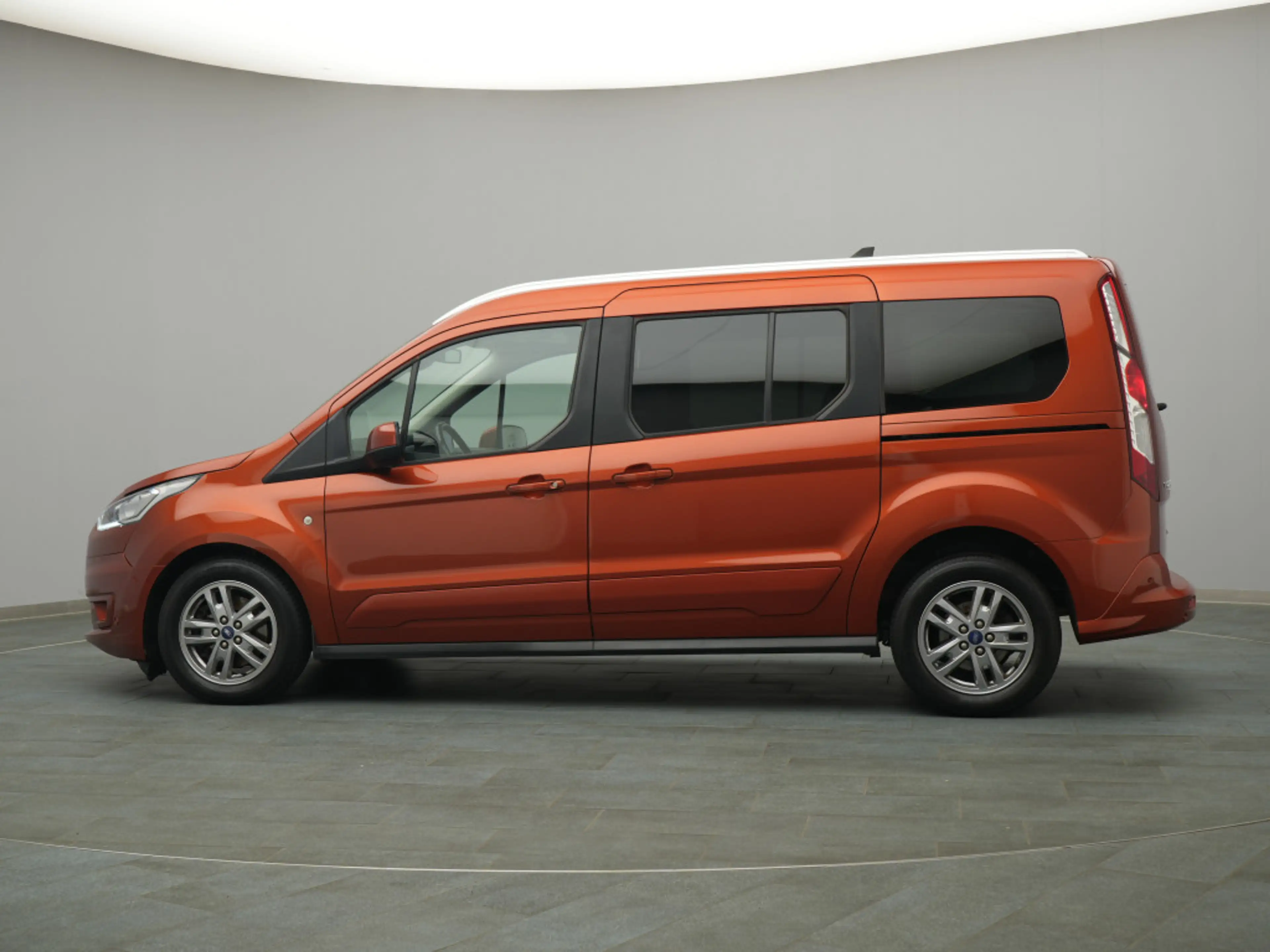 Ford Tourneo Grand Connect Titanium 120PS — photo 3