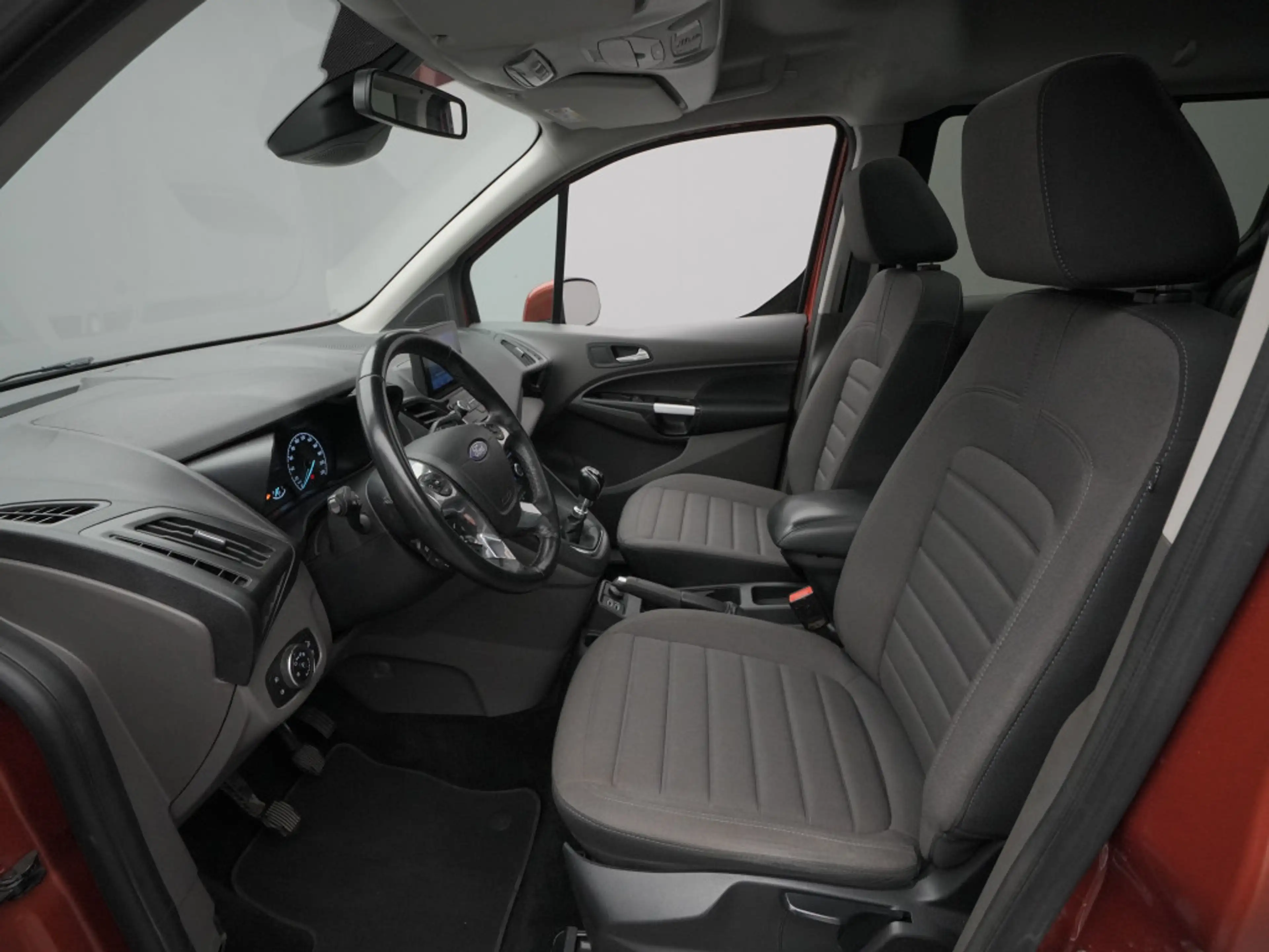 Ford Tourneo Grand Connect Titanium 120PS — photo 9