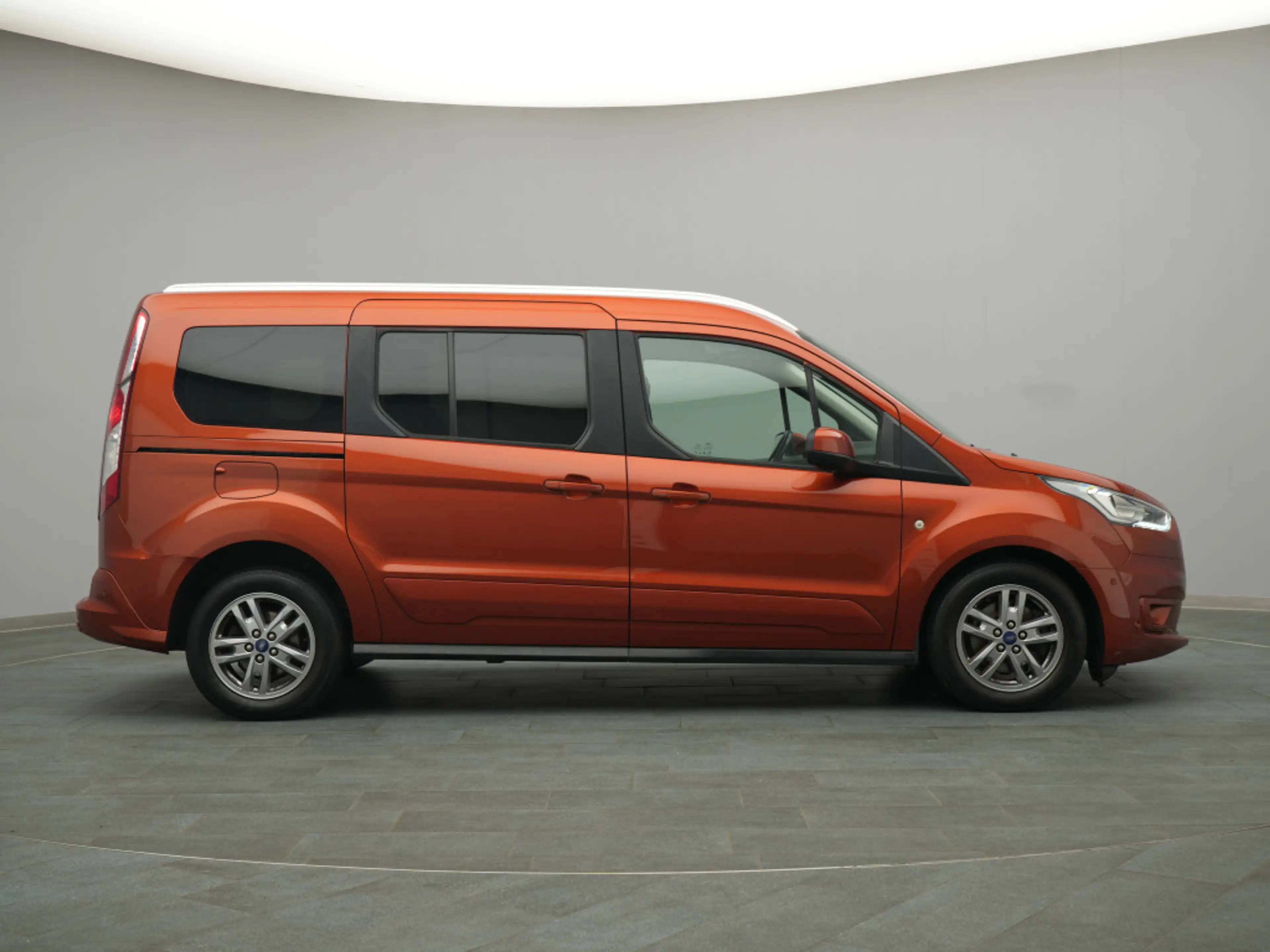 Ford Tourneo Grand Connect Titanium 120PS — photo 8