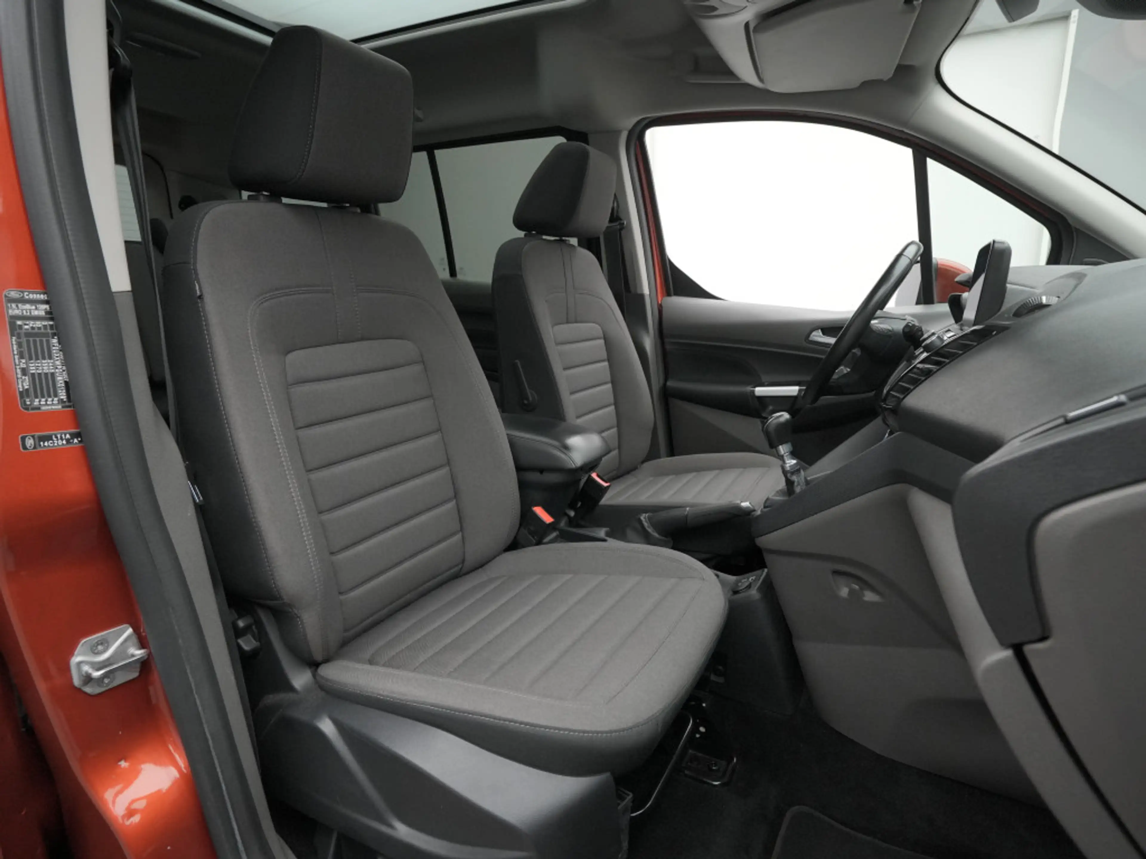 Ford Tourneo Grand Connect Titanium 120PS — photo 11