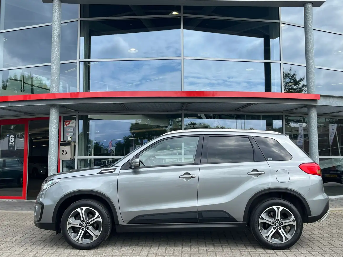 Suzuki Vitara 1.6 High Executive | Navigatie | Camera | Stoelver Grigio - 2