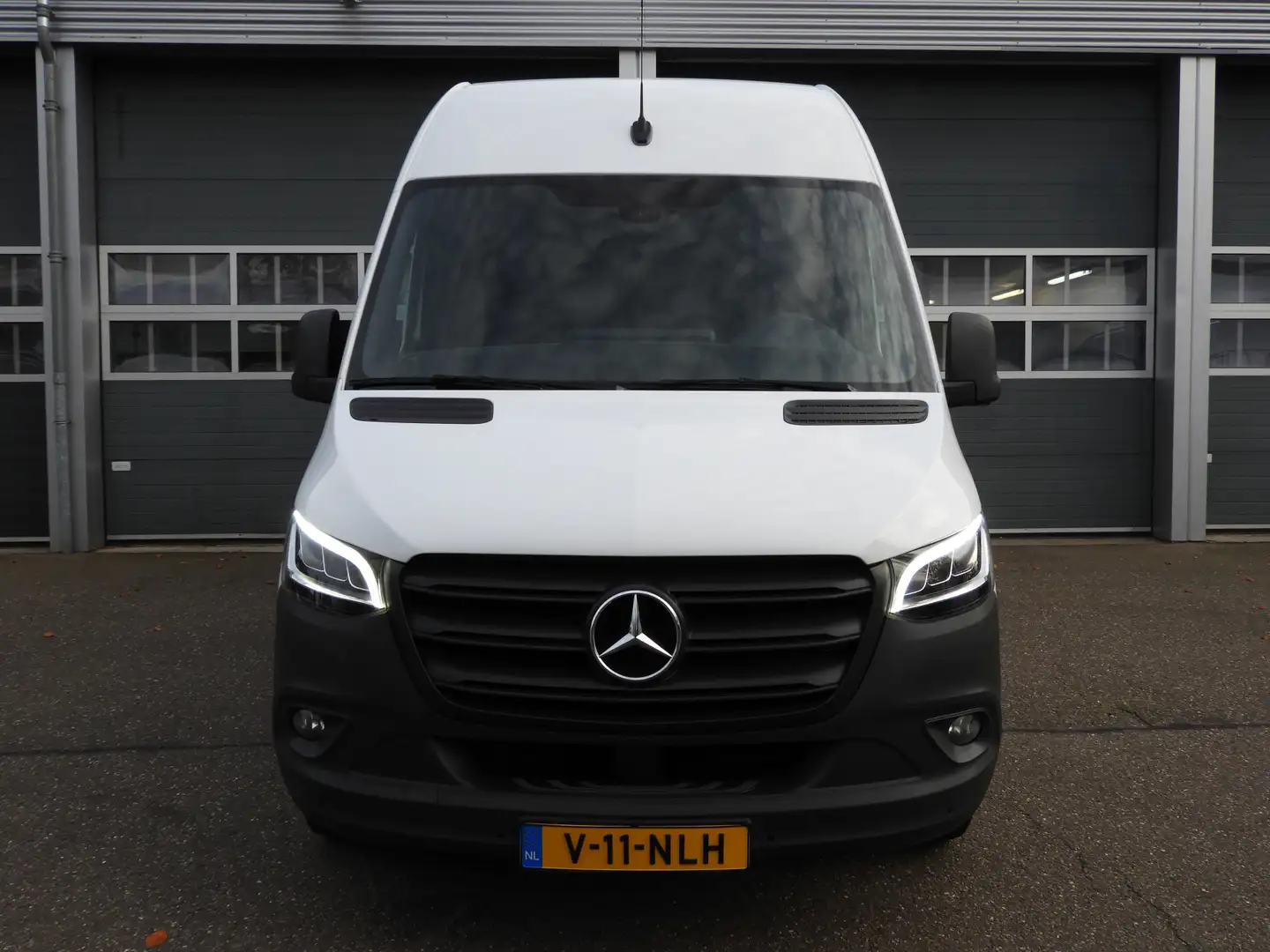 Mercedes-Benz Sprinter 317 1.9 CDI L2H2 RWD AUT | LED | 10.25" MBUX | 3.5 Wit - 2