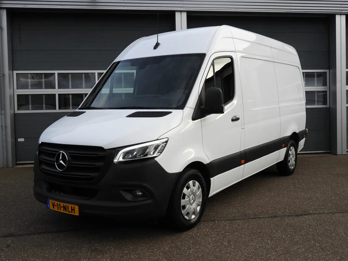 Mercedes-Benz Sprinter 317 1.9 CDI L2H2 RWD AUT | LED | 10.25" MBUX | 3.5 Wit - 1