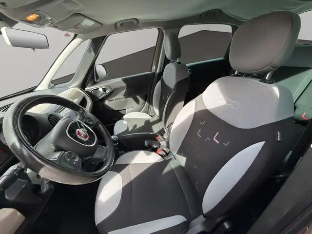 Fiat 500L view 10