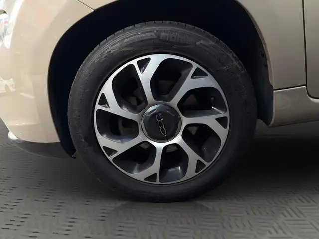 Fiat 500L view 9