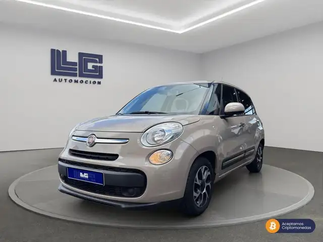 Fiat 500L view 2