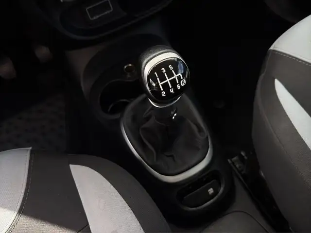 Fiat 500L view 12