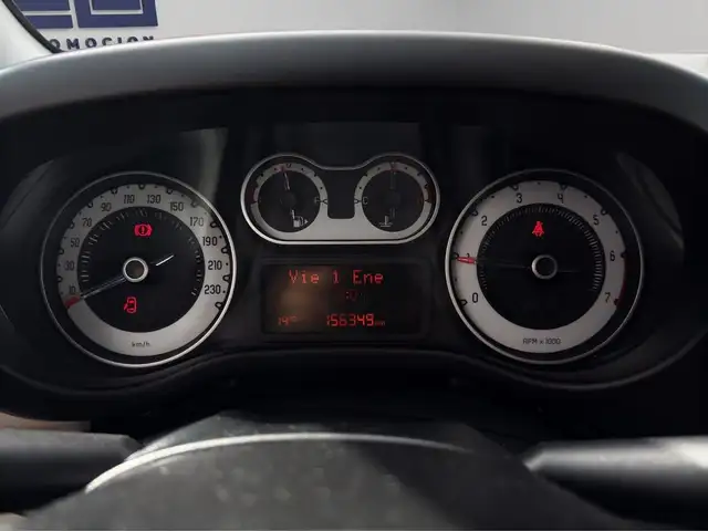 Fiat 500L view 11