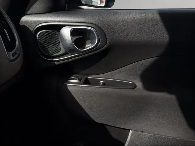 Fiat 500L view 14