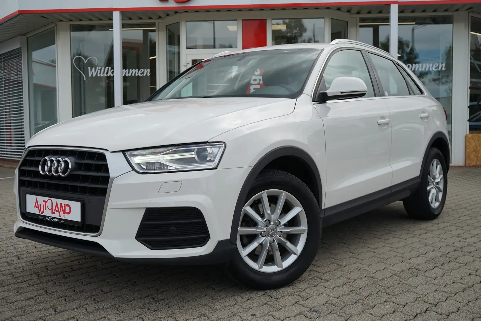 Audi Q3 1.4 TFSI Klimaaut. Bi-Xenon Sitzheizung PDC Blanc - 2