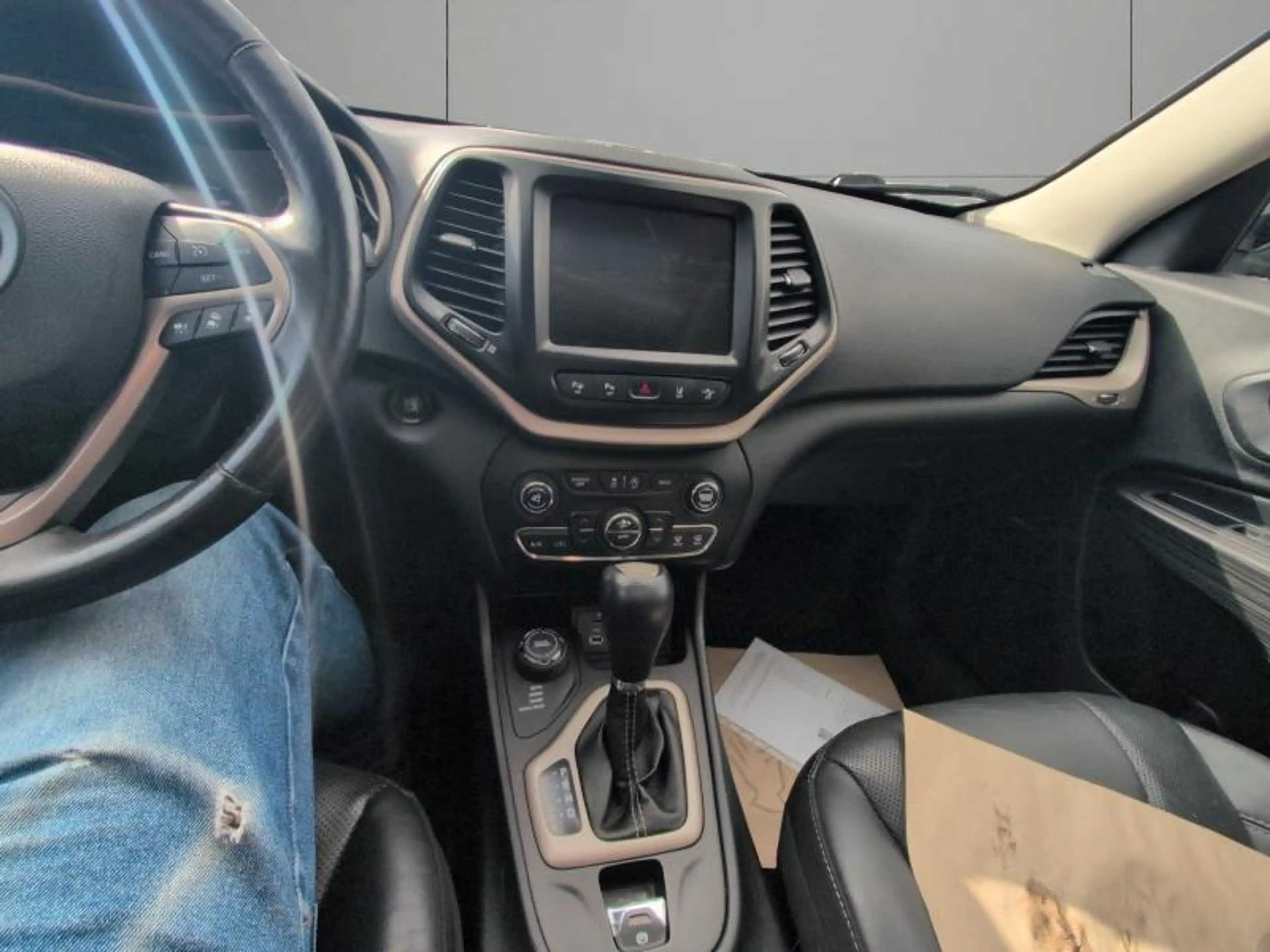 Jeep Cherokee 2.0 170cv Gris 02/15 4X4 B.Auto 7.750€ MARCHAND — photo 12