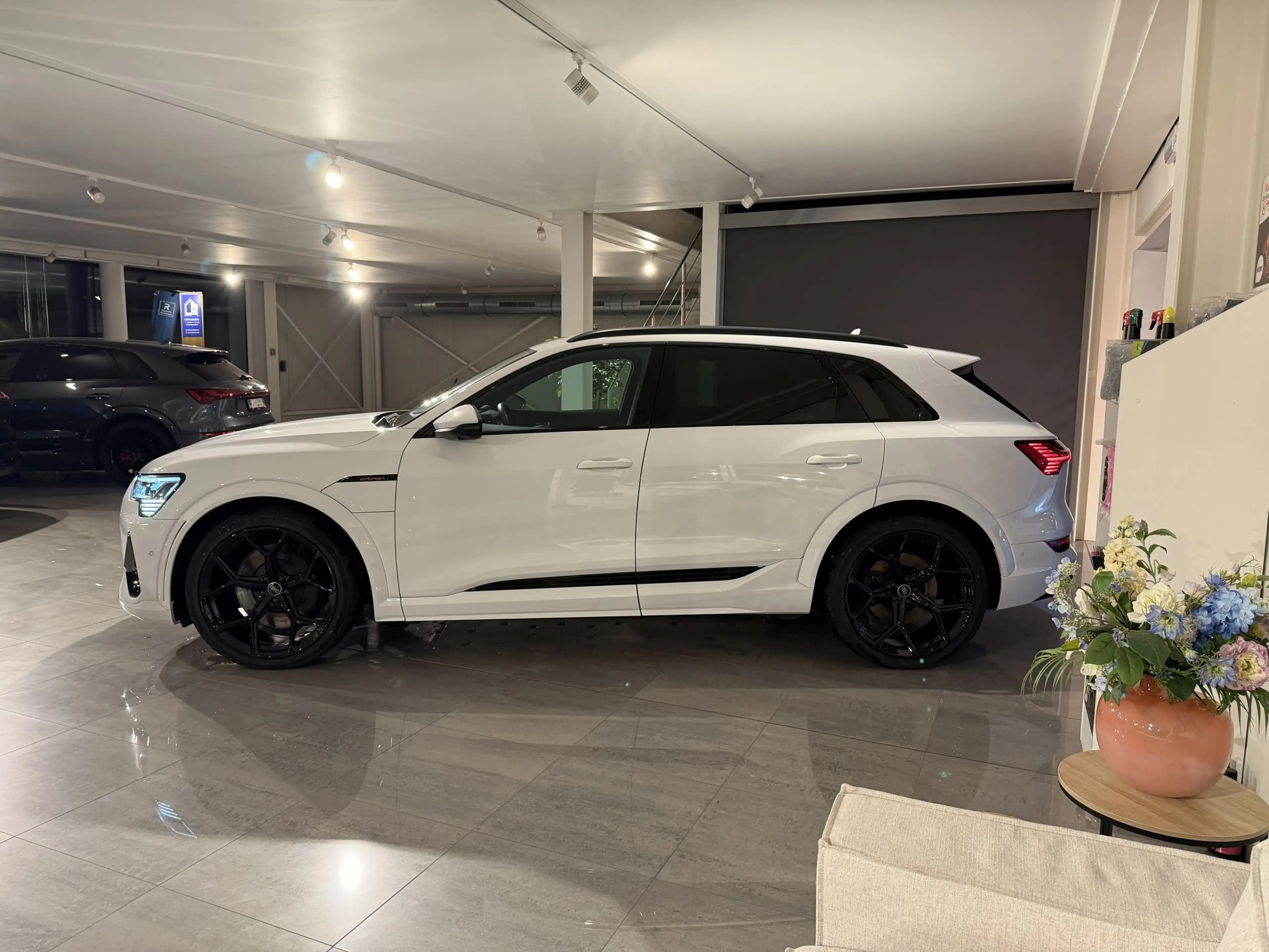 Audi SQ8 e-tron 503PK QUATTRO * FULL BLACK PACK * STANDVERWARMIN — photo 4