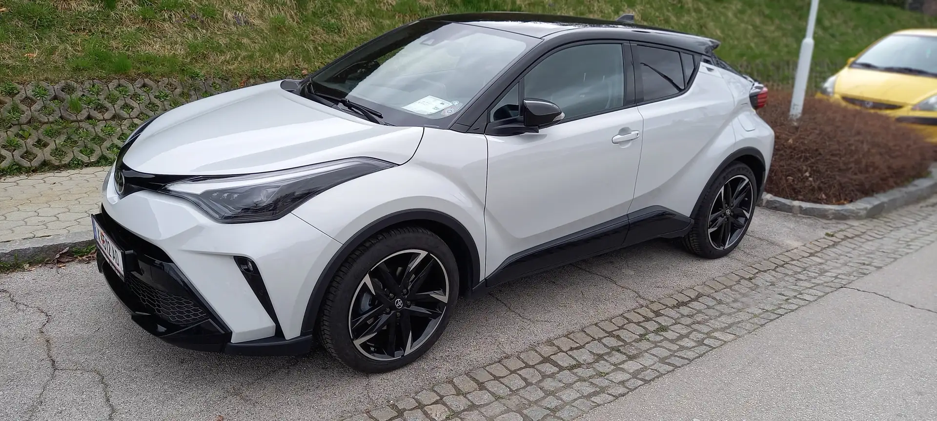 Toyota C-HR 2,0 Hybrid GR-SPORT CVT Grau - 1