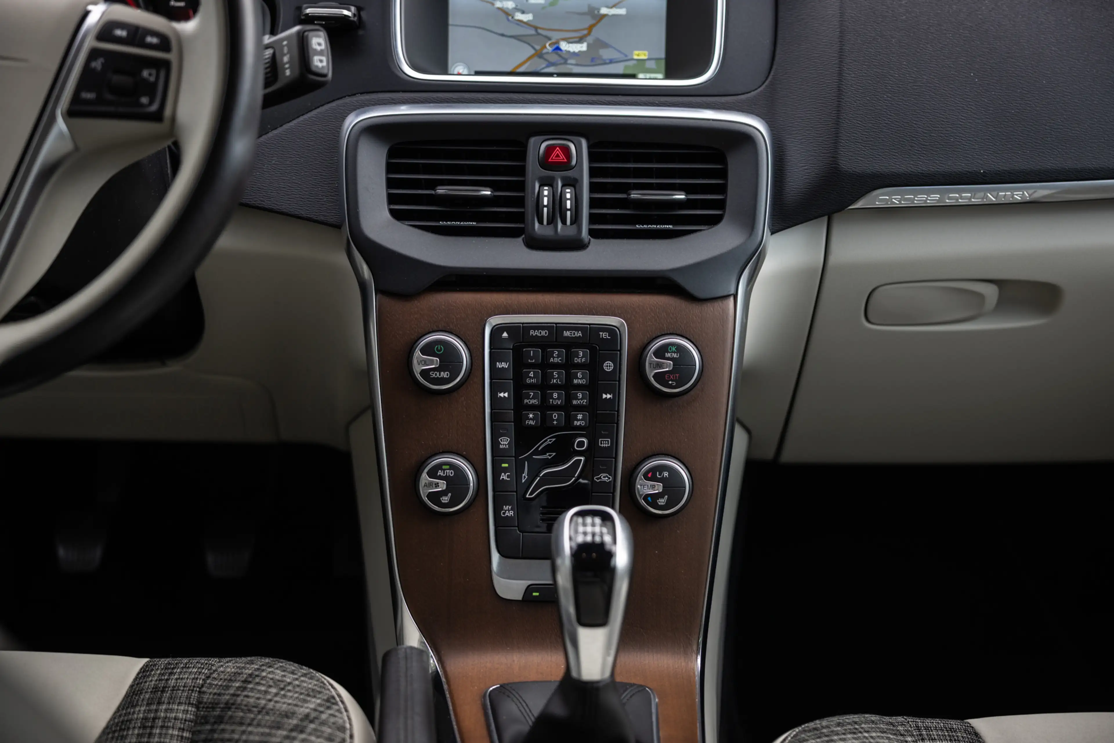 Volvo V40 Cross Country 2.0 T3 Momentum (150pk) LED Standkachel Flamenco — photo 7