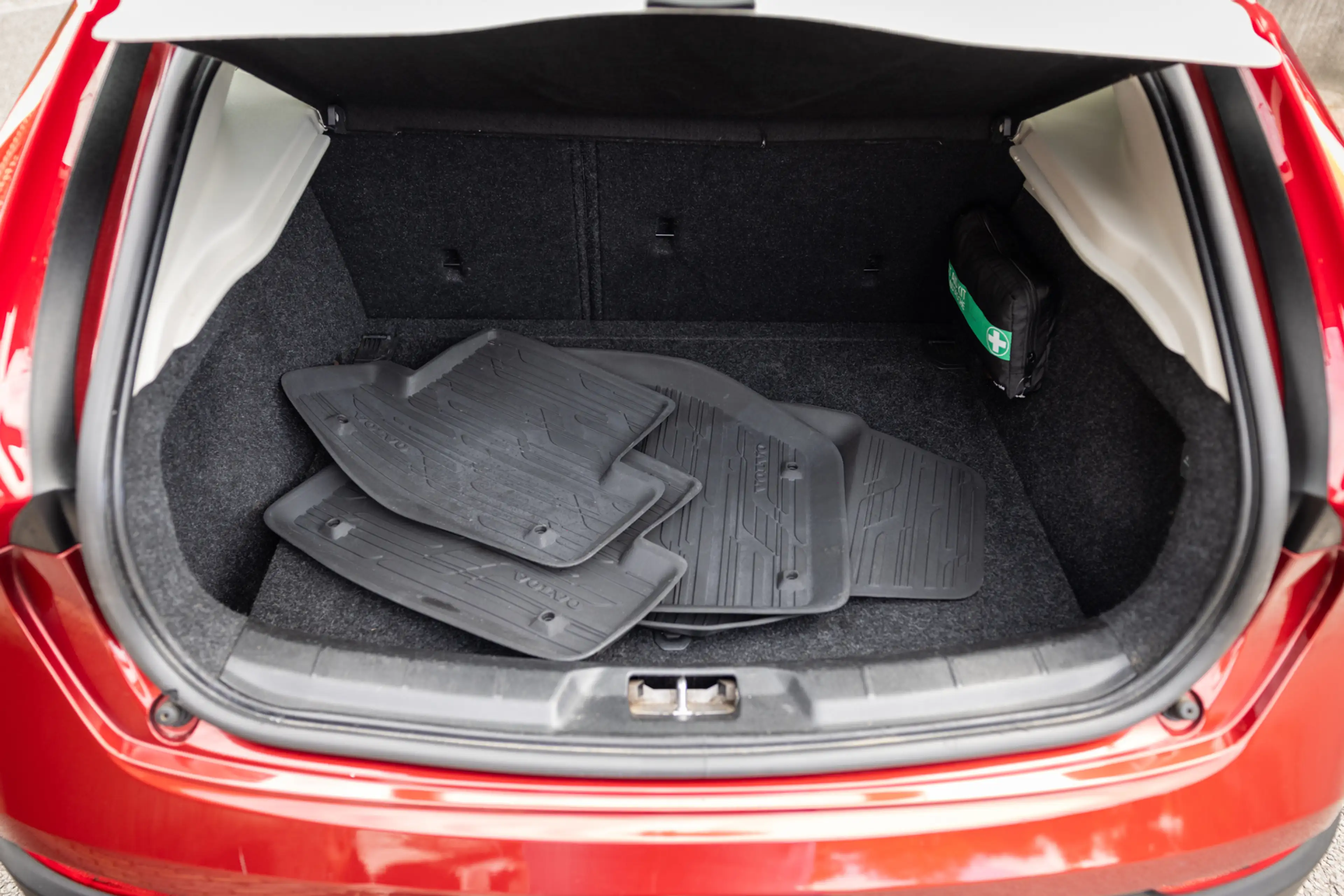 Volvo V40 Cross Country 2.0 T3 Momentum (150pk) LED Standkachel Flamenco — photo 13