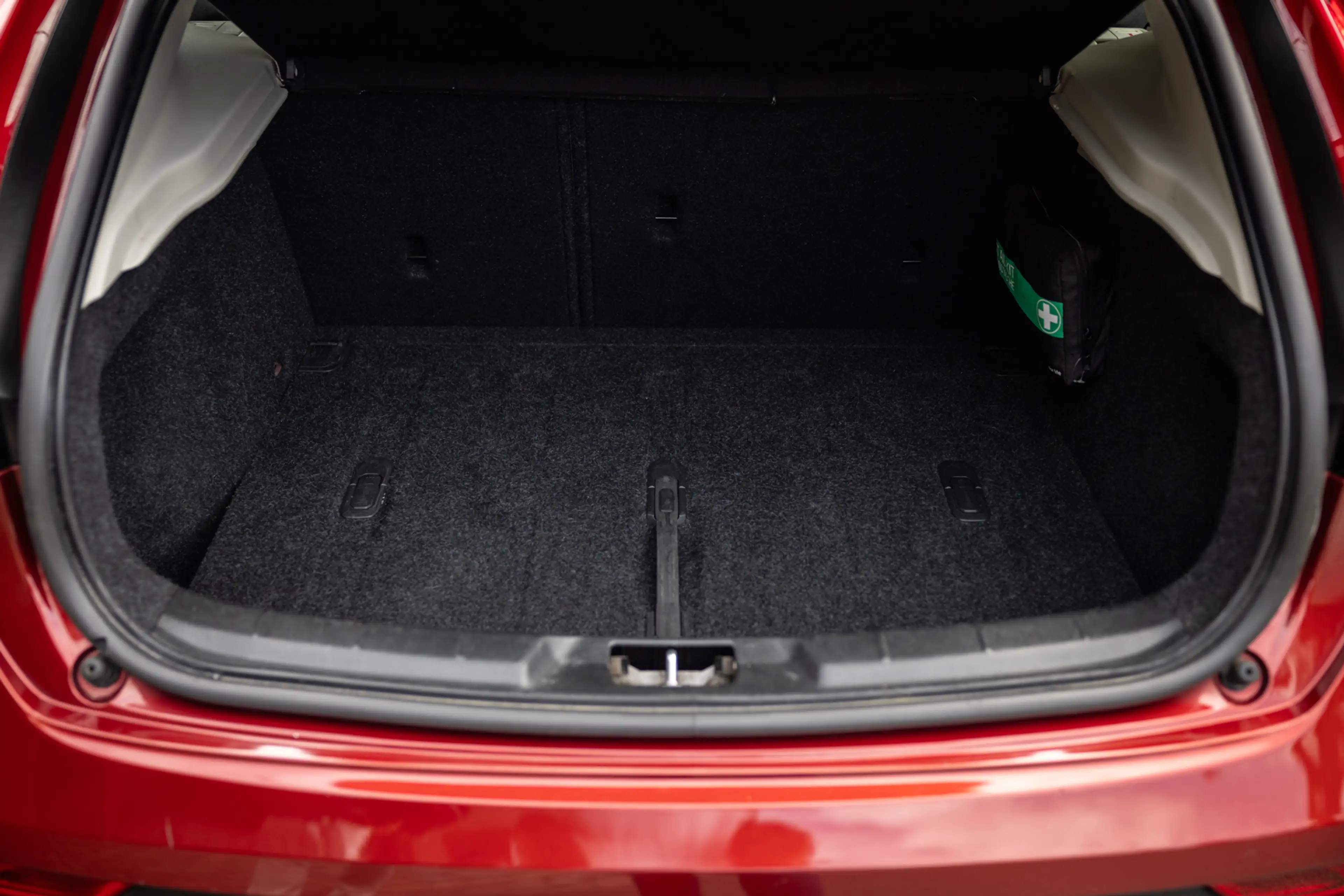 Volvo V40 Cross Country 2.0 T3 Momentum (150pk) LED Standkachel Flamenco — photo 12