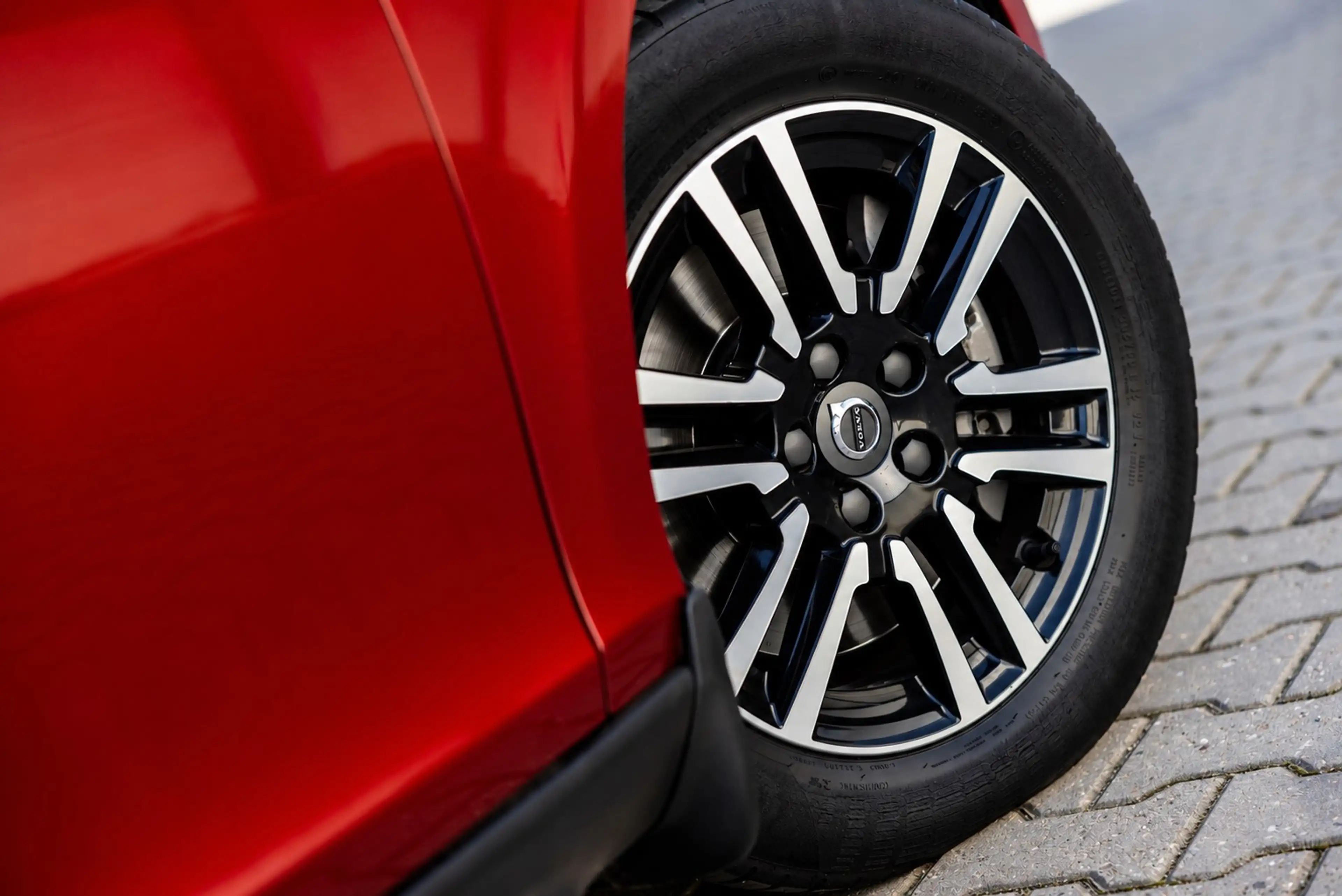 Volvo V40 Cross Country 2.0 T3 Momentum (150pk) LED Standkachel Flamenco — photo 15