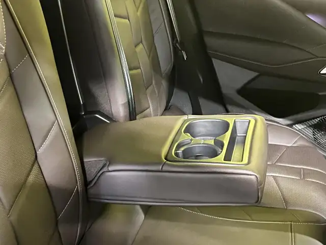 DS Automobiles DS 4 view 13