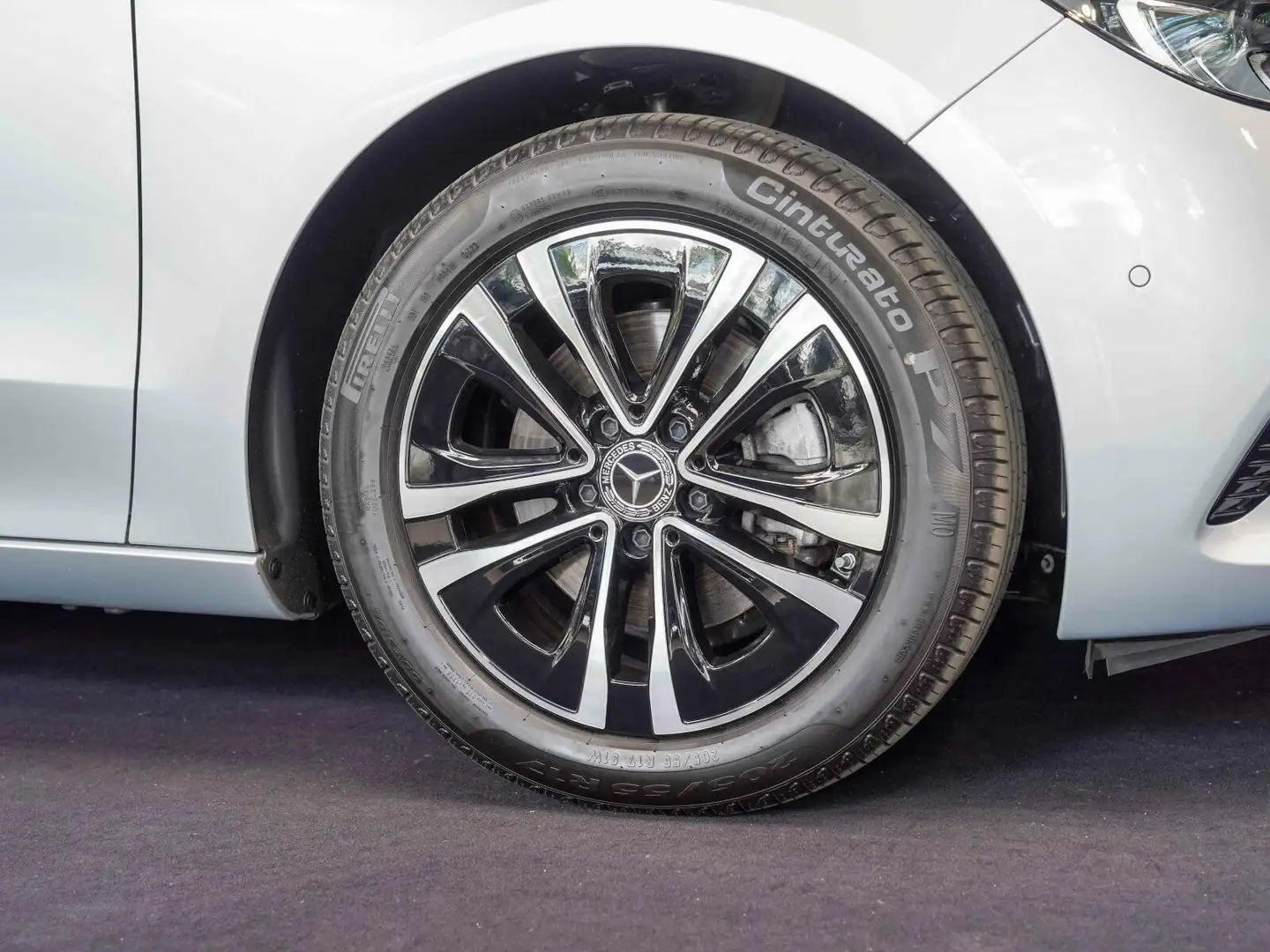 Mercedes-Benz B 180 B 180 d Progressive Fahrassistenz Lenkradheizung Silber - 2