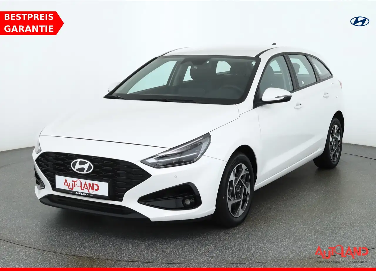 Hyundai i30 Kombi 1.0 T-GDI LED Navi Kamera — photo 1 of 30