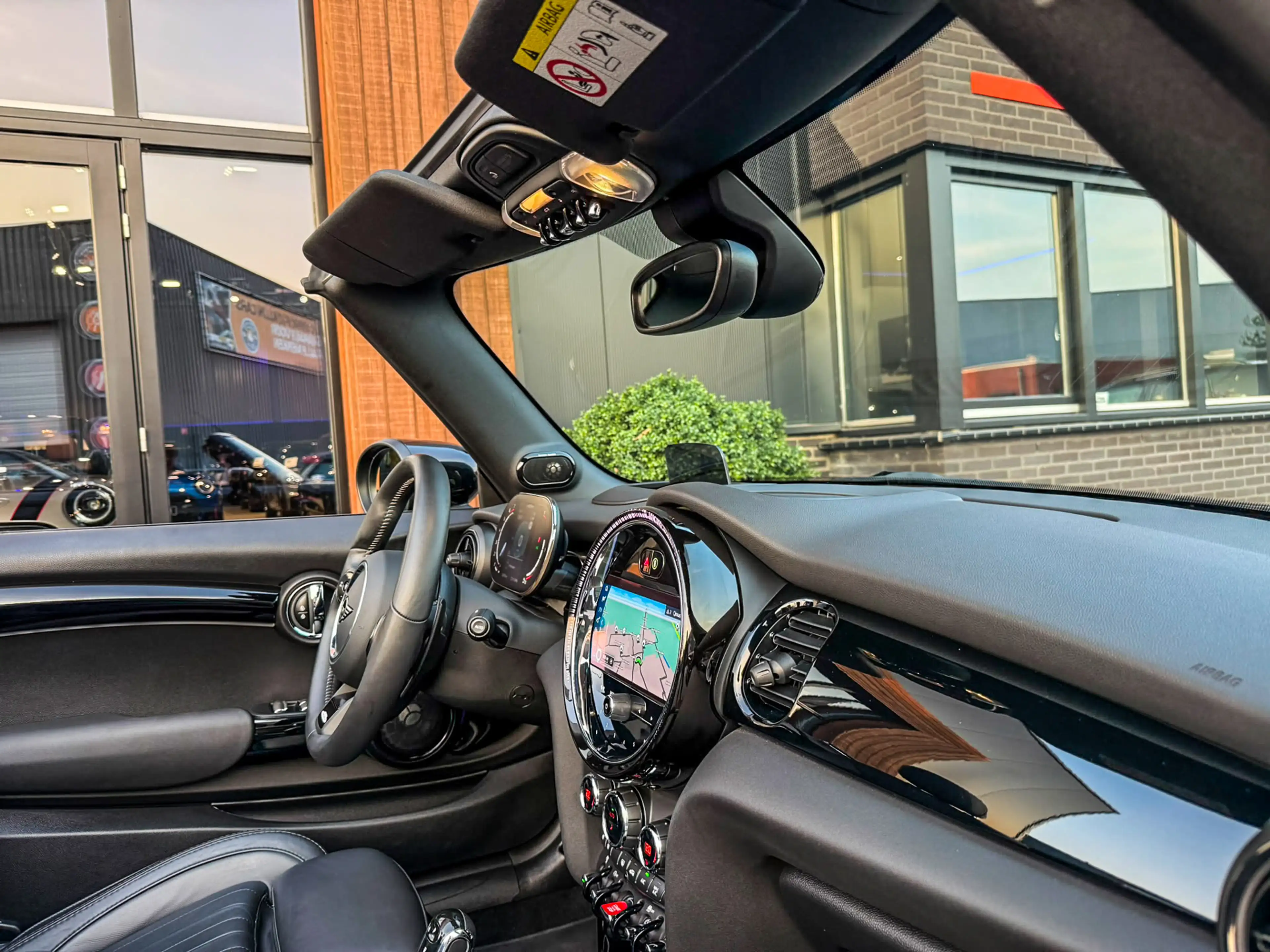 MINI John Cooper Works Cabrio 2.0 JCW Pack F1 aut 231pk Blackline/Camera/Hk/Vol/ — photo 2