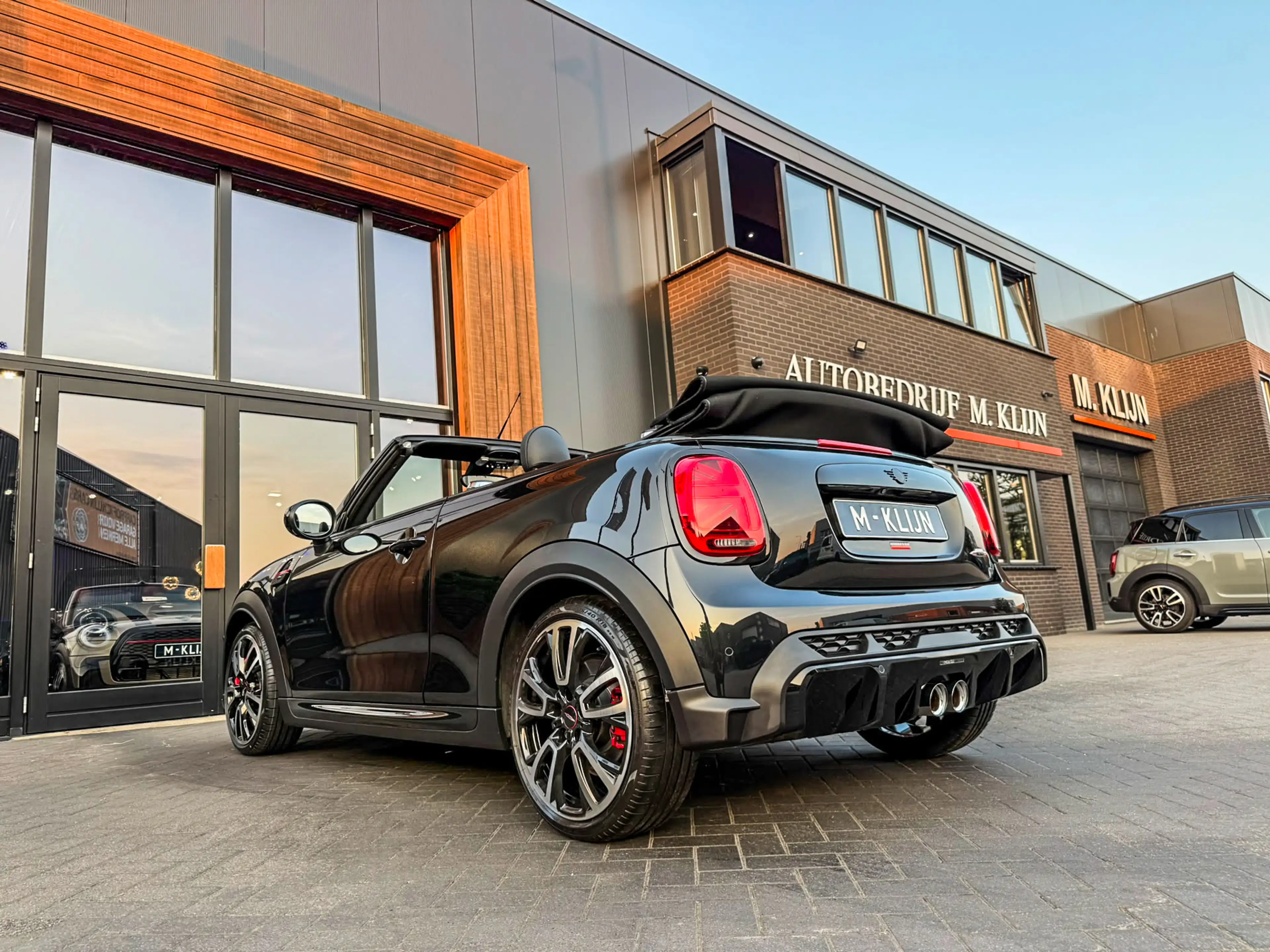 MINI John Cooper Works Cabrio 2.0 JCW Pack F1 aut 231pk Blackline/Camera/Hk/Vol/ — photo 9
