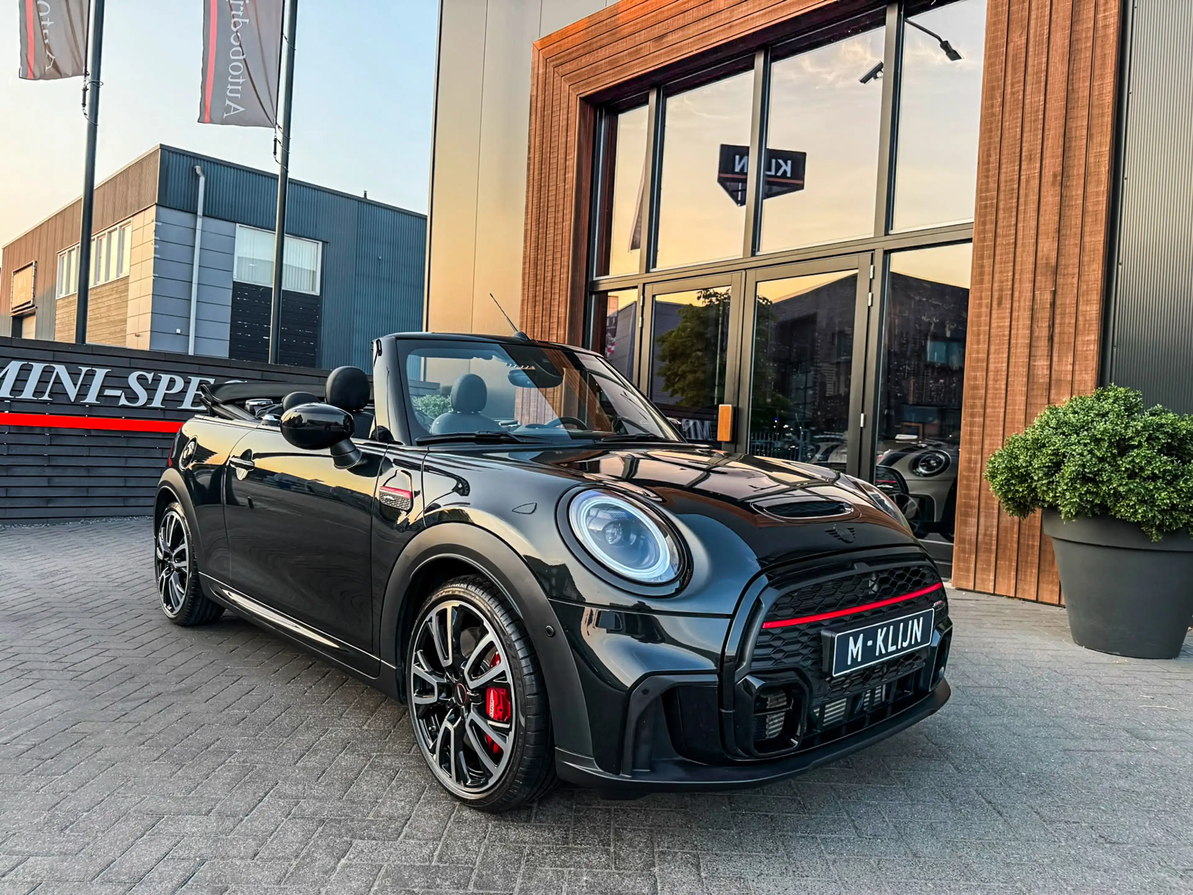 MINI John Cooper Works Cabrio 2.0 JCW Pack F1 aut 231pk Blackline/Camera/Hk/Vol/ — photo 13