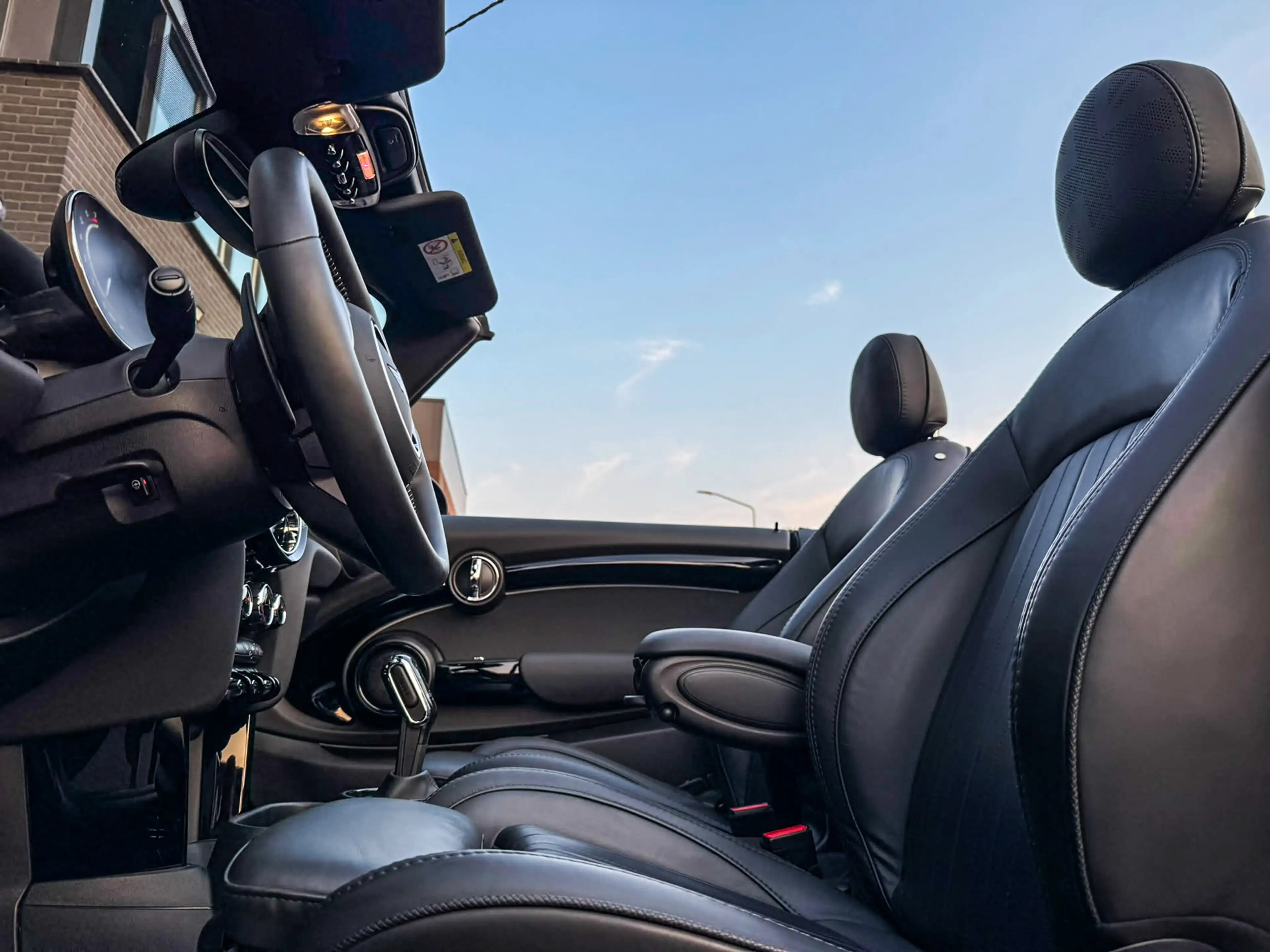 MINI John Cooper Works Cabrio 2.0 JCW Pack F1 aut 231pk Blackline/Camera/Hk/Vol/ — photo 4