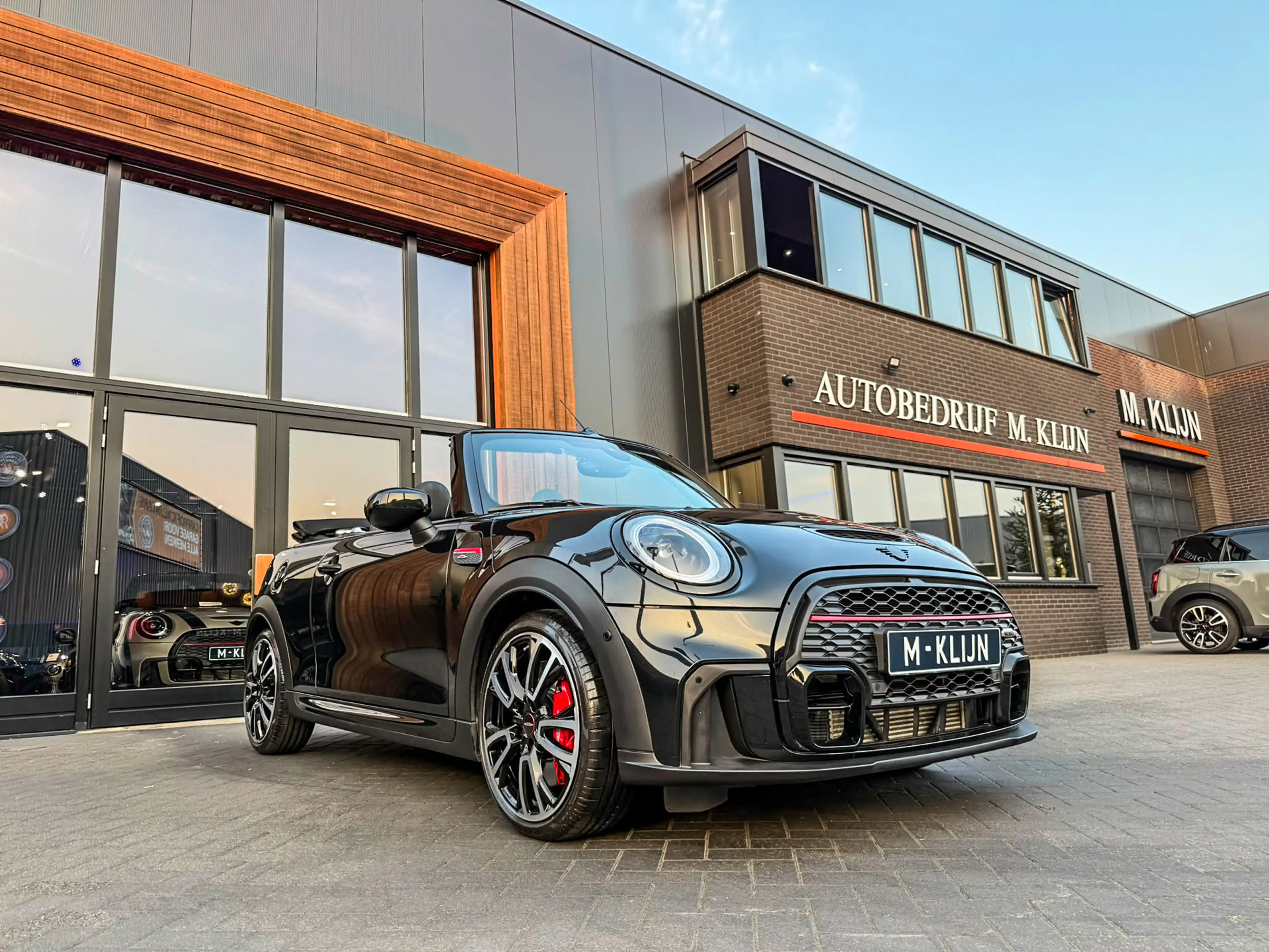 MINI John Cooper Works Cabrio 2.0 JCW Pack F1 aut 231pk Blackline/Camera/Hk/Vol/