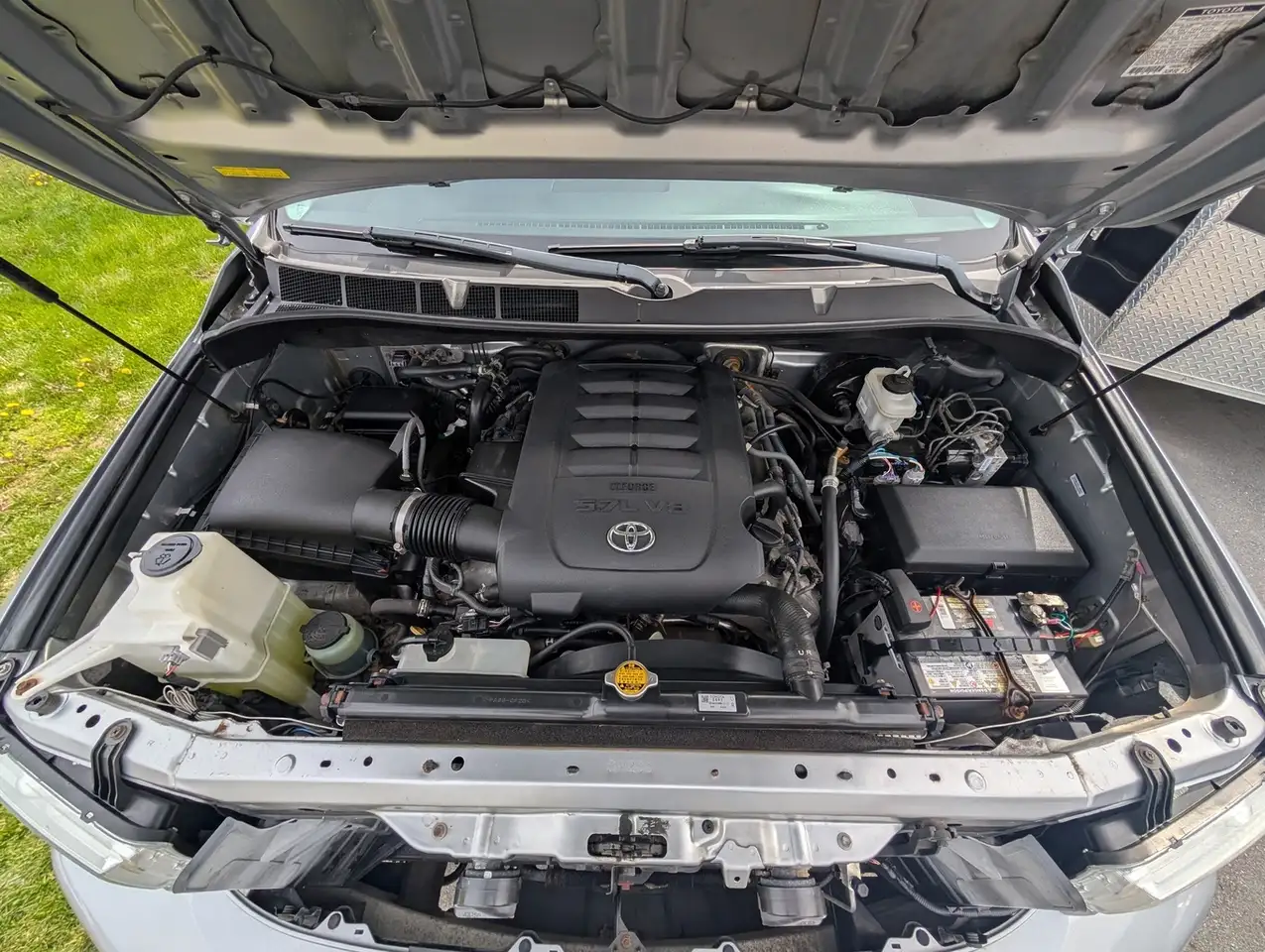 Toyota Sequoia снимка Toyota Sequoia
