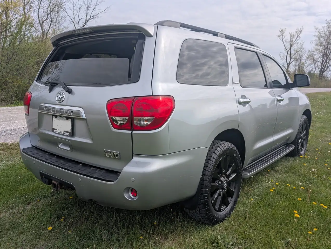 Toyota Sequoia снимка Toyota Sequoia